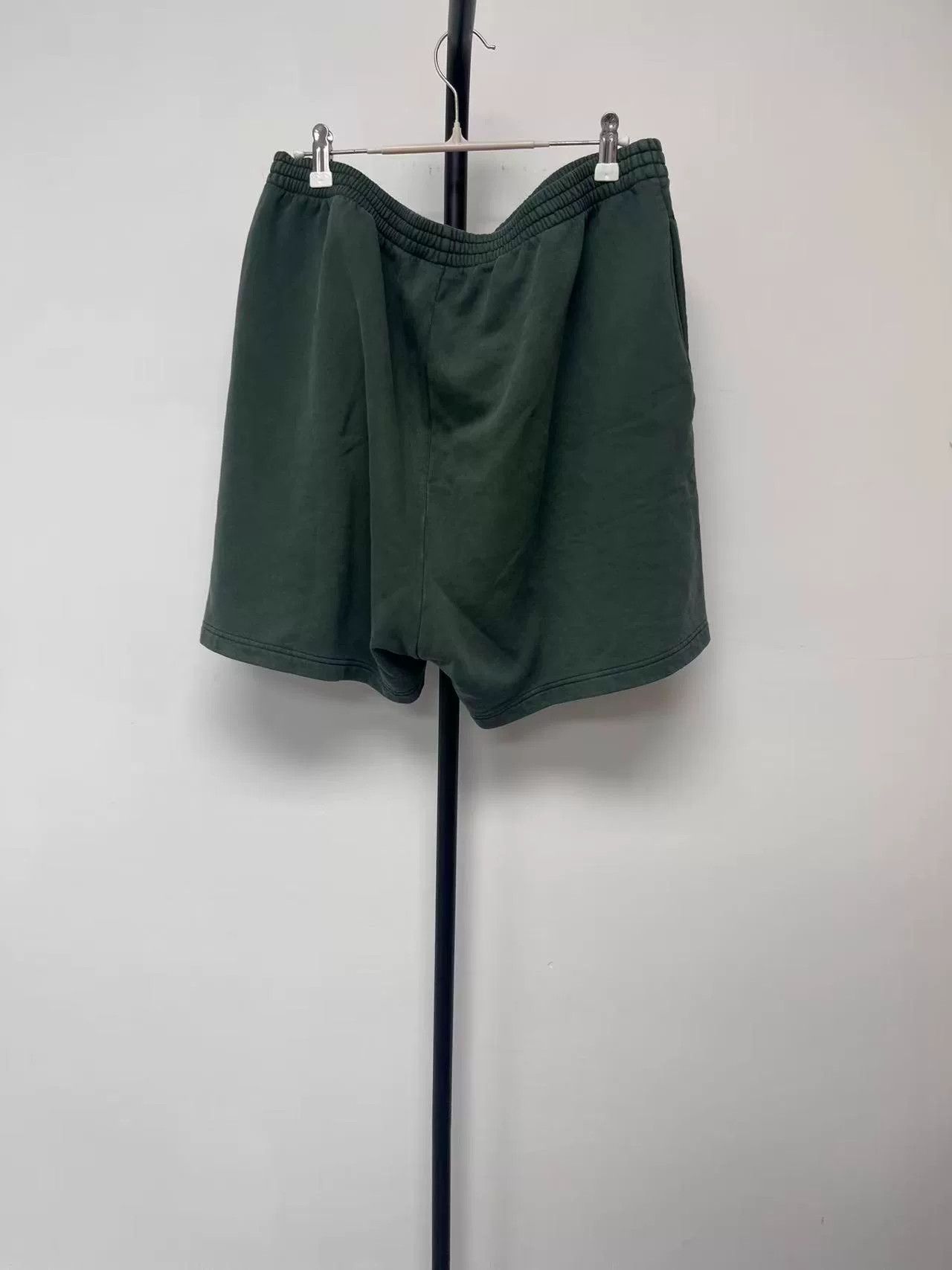 Balenciaga balenciaga basketball logo elastic waist shorts Size US 30 / EU 46 - 2 Thumbnail
