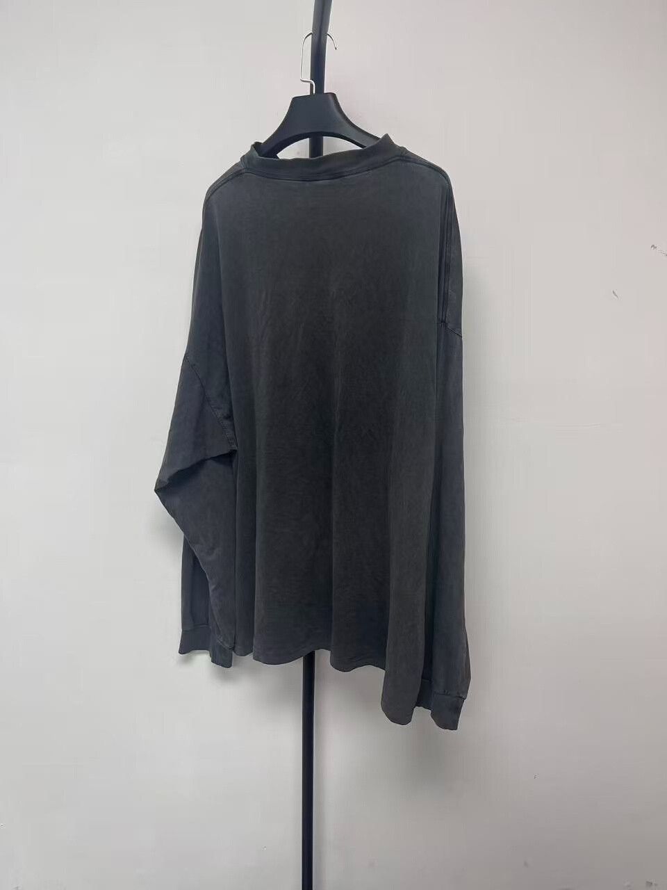 Balenciaga balenciaga gray long sleeve t-shirt for men Size US M / EU 48-50 / 2 - 2 Thumbnail