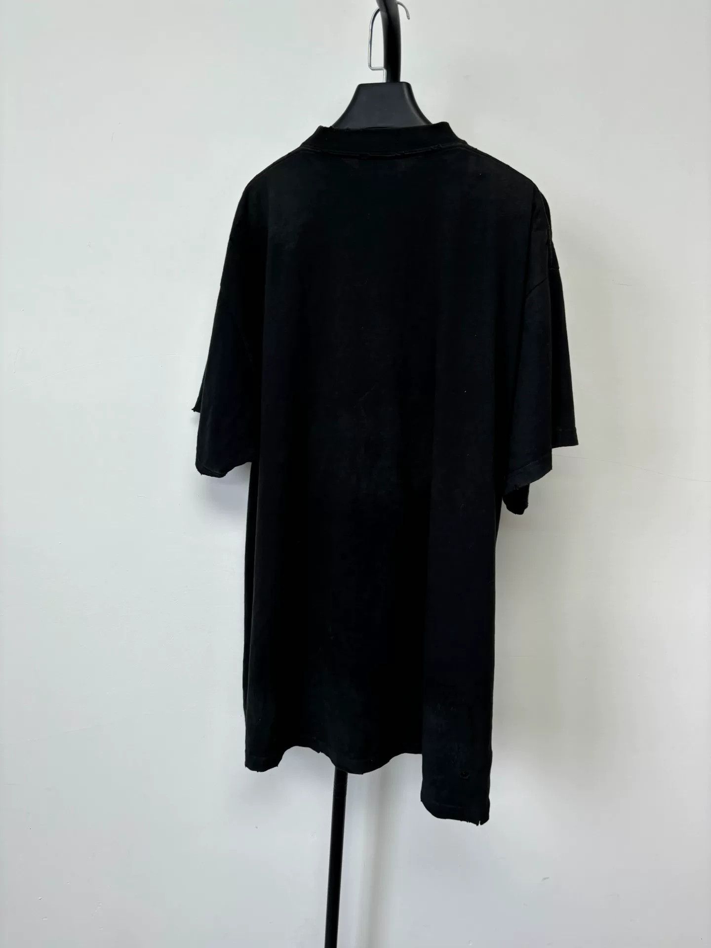 Balenciaga balenciaga united mud dye distressed t-shirt Size US M / EU 48-50 / 2 - 2 Thumbnail