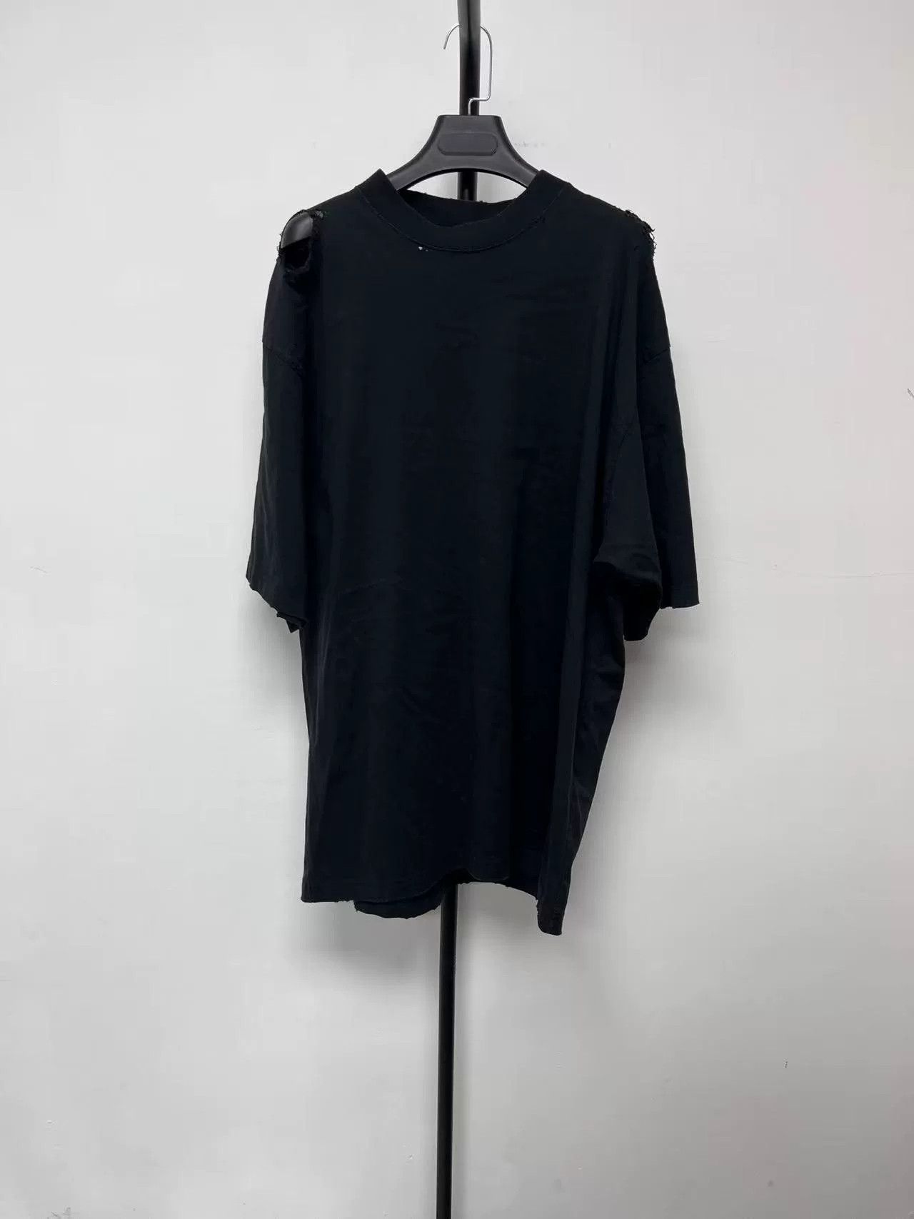 Balenciaga Balenciaga Black Letter Print Casual T-Shirt Size L / US 10 / IT 46 - 2 Thumbnail