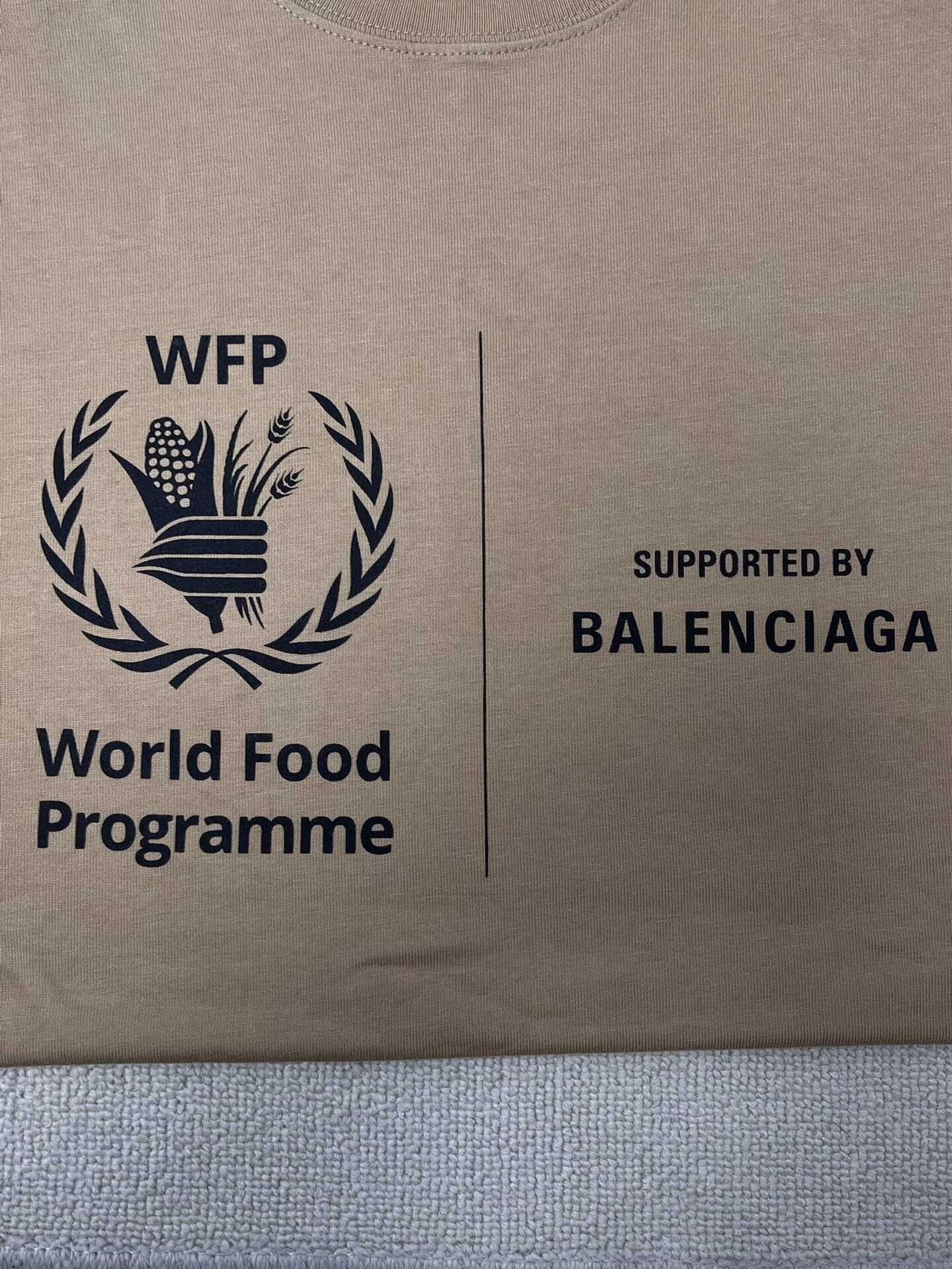 Balenciaga Balenciaga x WFP Logo Round Neck T-Shirt Size US S / EU 44-46 / 1 - 3 Thumbnail