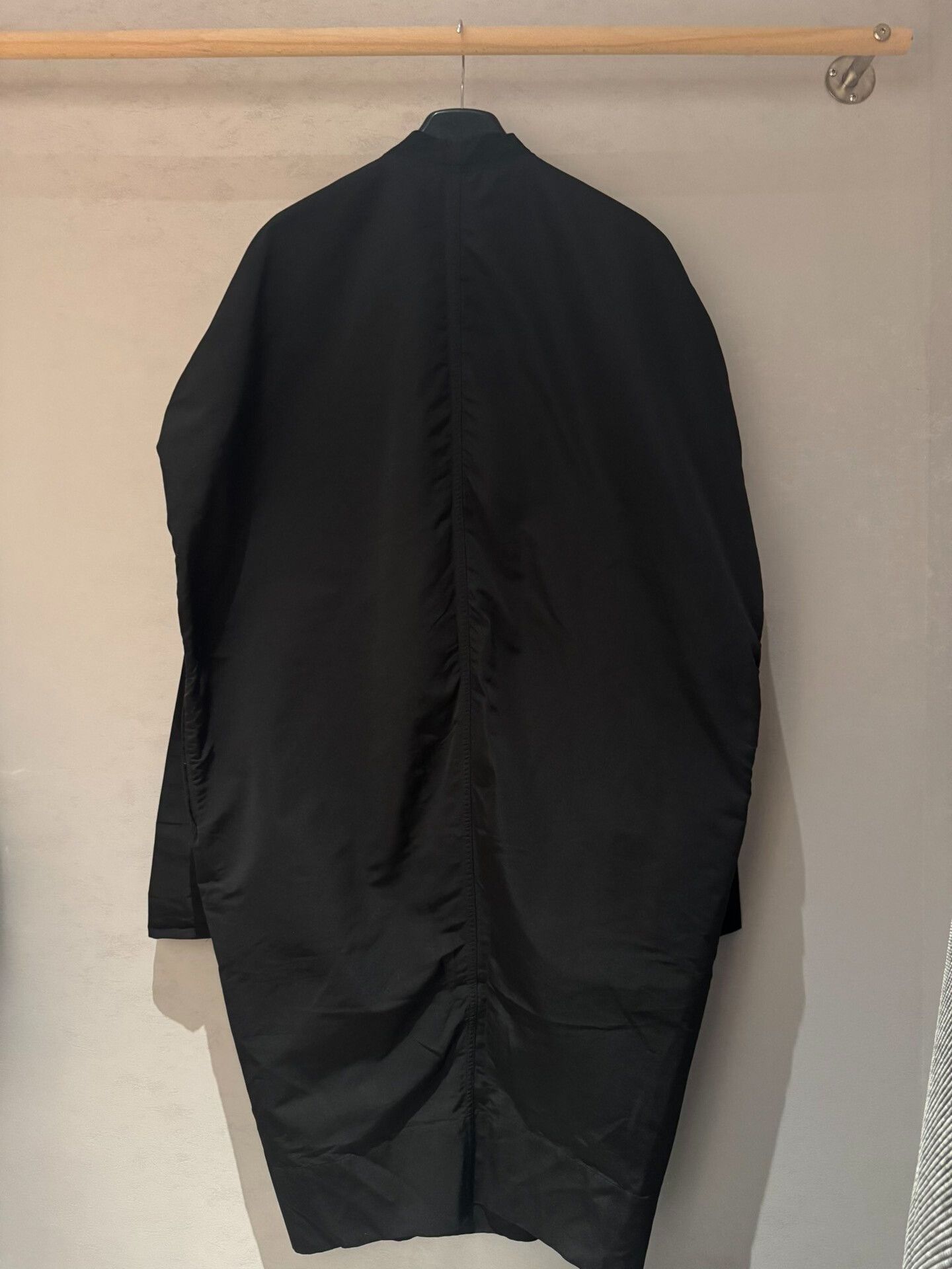 Rick Owens minimalist black v-neck long coat Size US L / EU 52-54 / 3 - 2 Thumbnail