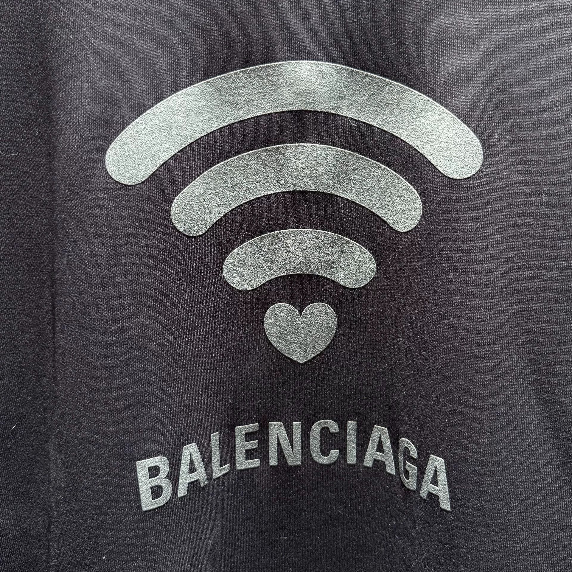Balenciaga balenciaga wifi logo long sleeve sweatshirt Size S / US 4 / IT 40 - 2 Thumbnail