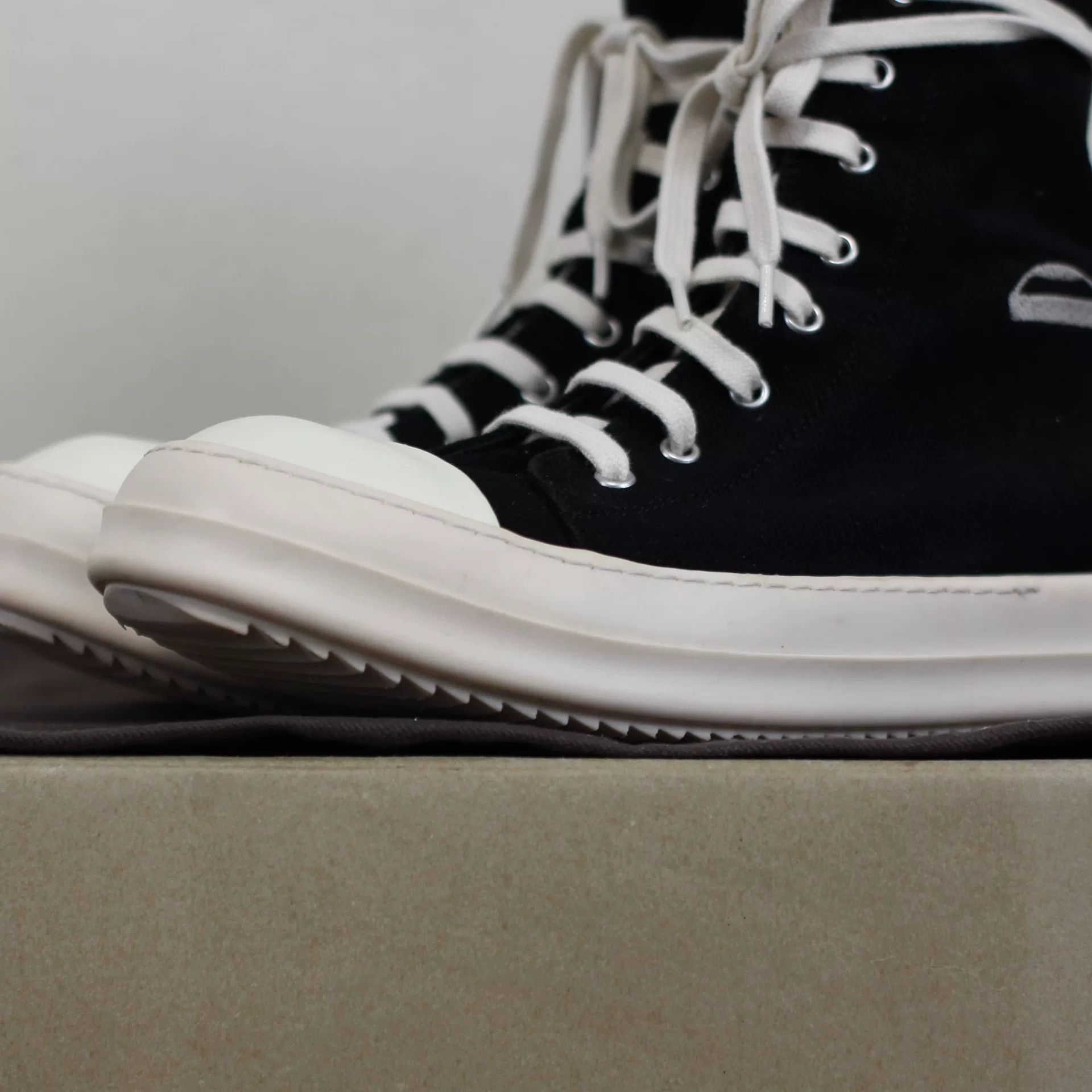 Rick Owens Drkshdw rick owens drkshdw unique high-top canvas sneakers Size US 9.5 / EU 42-43 - 2 Thumbnail