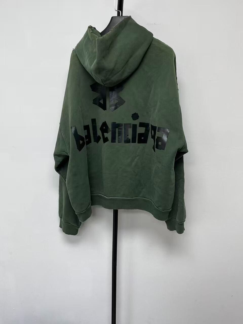 Balenciaga balenciaga logo print hooded sweatshirt for men Size US S / EU 44-46 / 1 - 2 Thumbnail