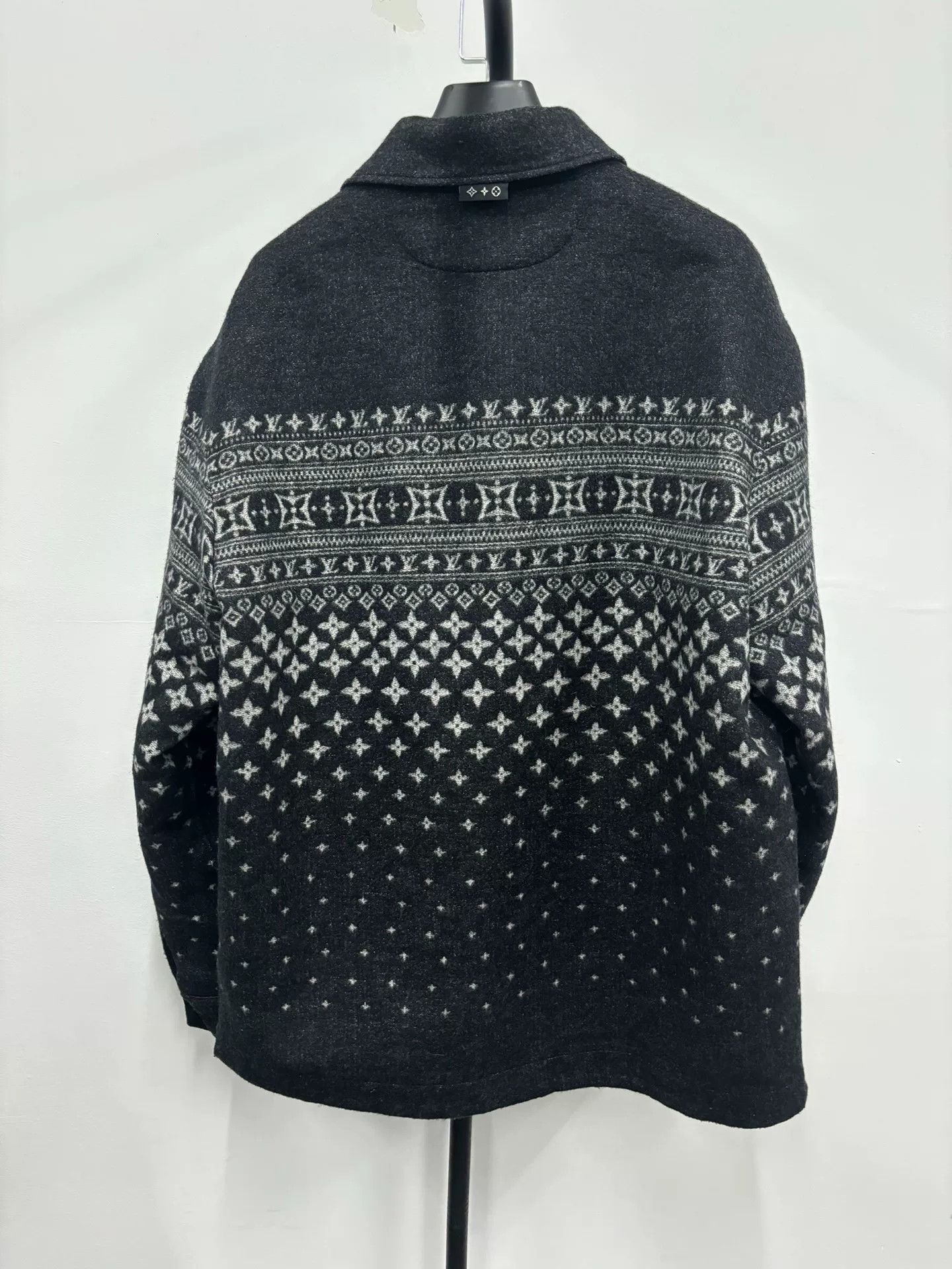 Louis Vuitton louis vuitton ski series long sleeve shirt Size US M / EU 48-50 / 2 - 2 Thumbnail