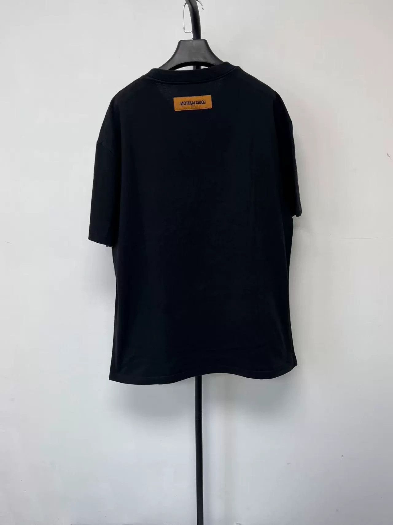 Louis Vuitton louis vuitton embroidered logo black t-shirt Size US XXL / EU 58 / 5 - 2 Thumbnail