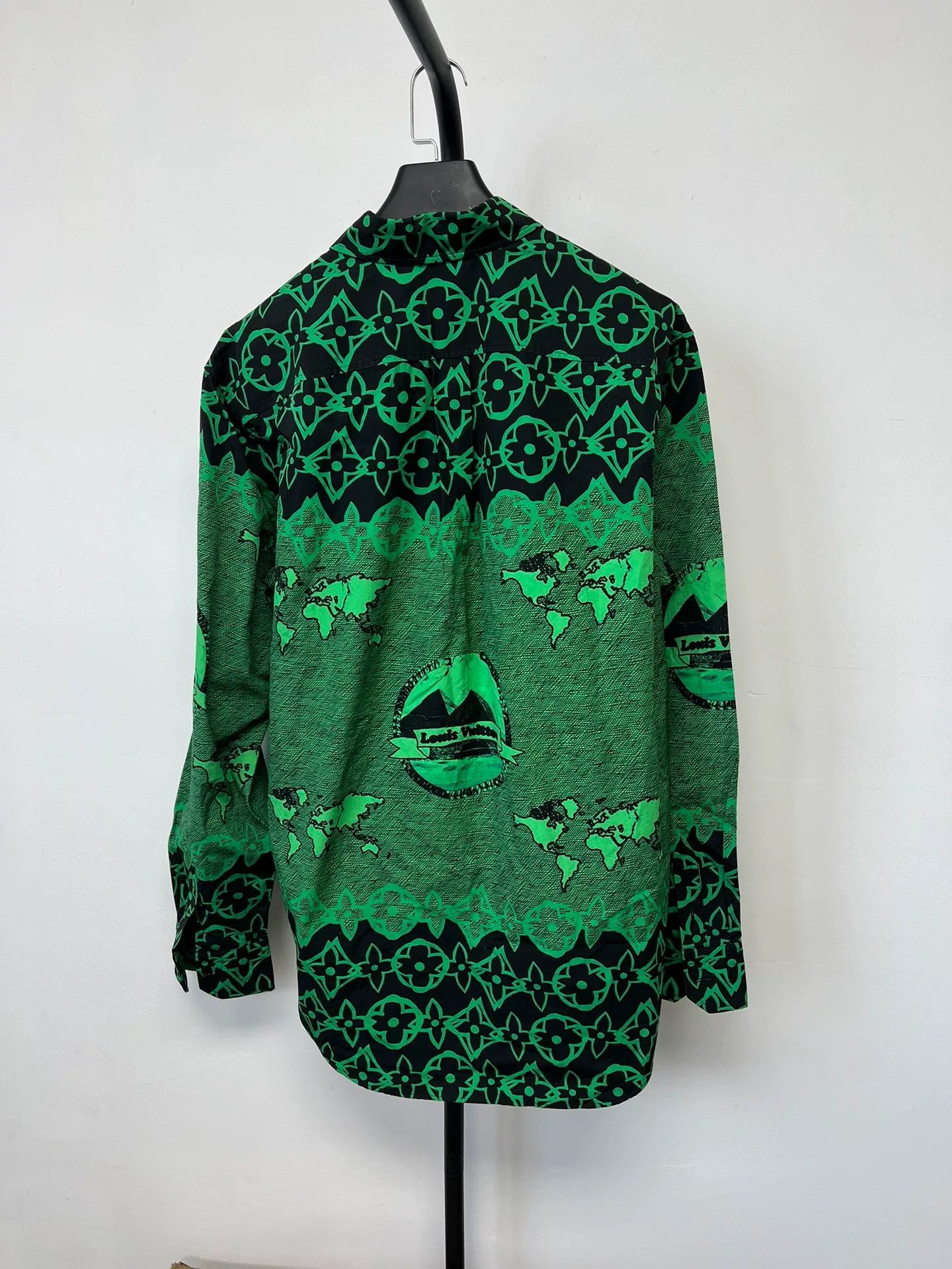 Louis Vuitton louis vuitton logo print green long sleeve shirt Size US S / EU 44-46 / 1 - 2 Thumbnail