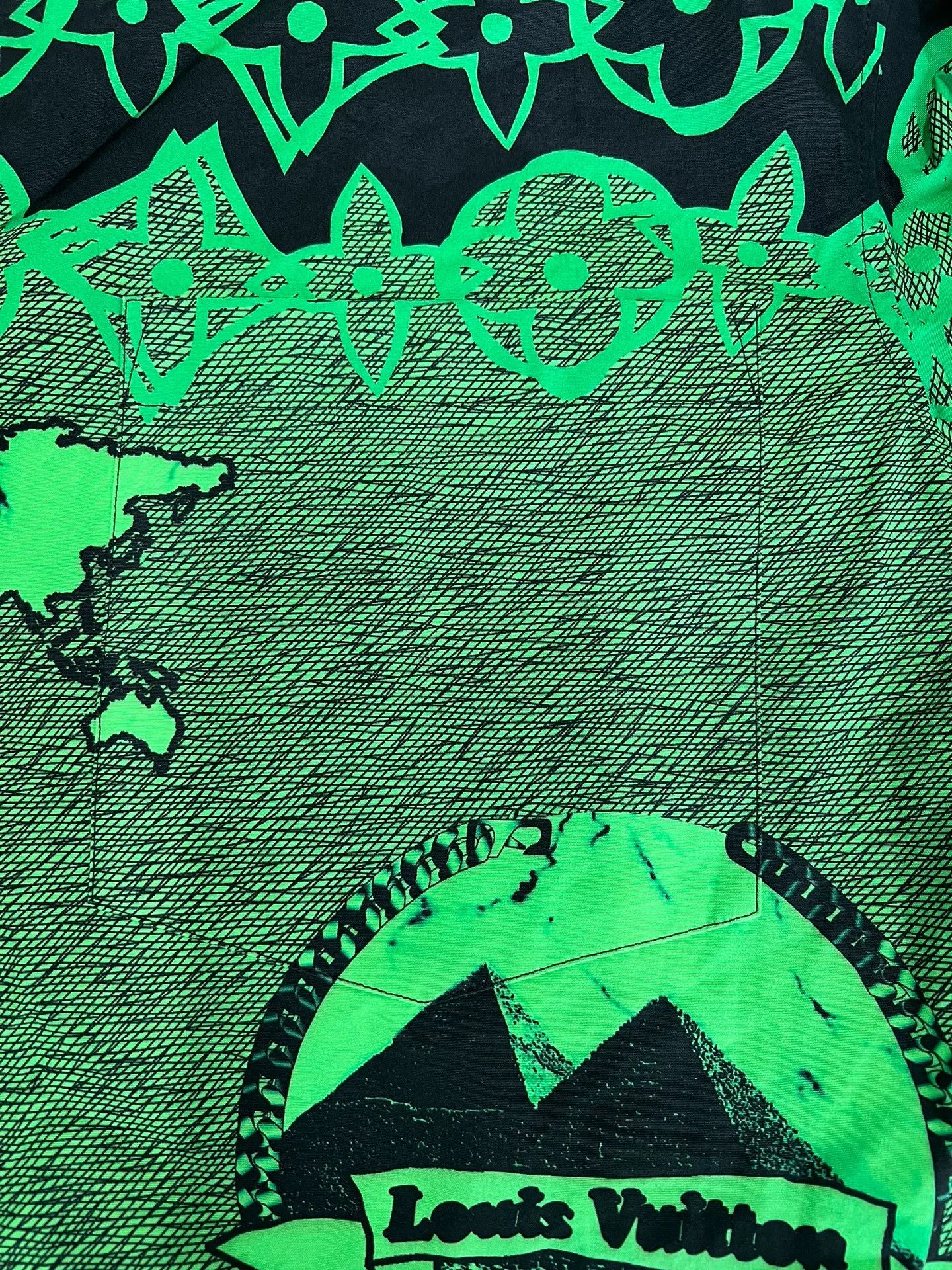 Louis Vuitton louis vuitton logo print green long sleeve shirt Size US S / EU 44-46 / 1 - 3 Thumbnail