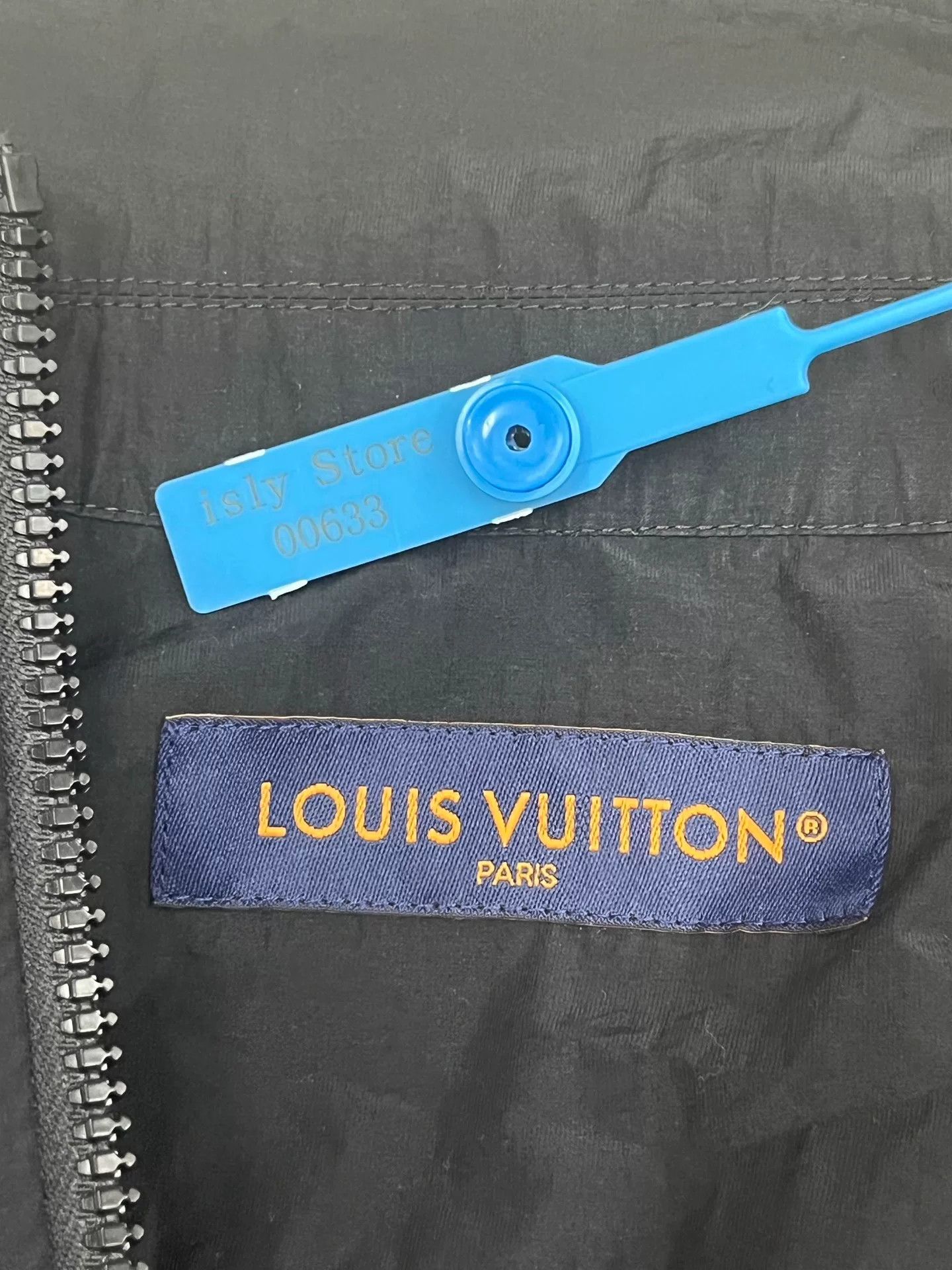 Louis Vuitton louis vuitton fw23 half-zip logo long sleeve shirt Size US S / EU 44-46 / 1 - 4 Thumbnail
