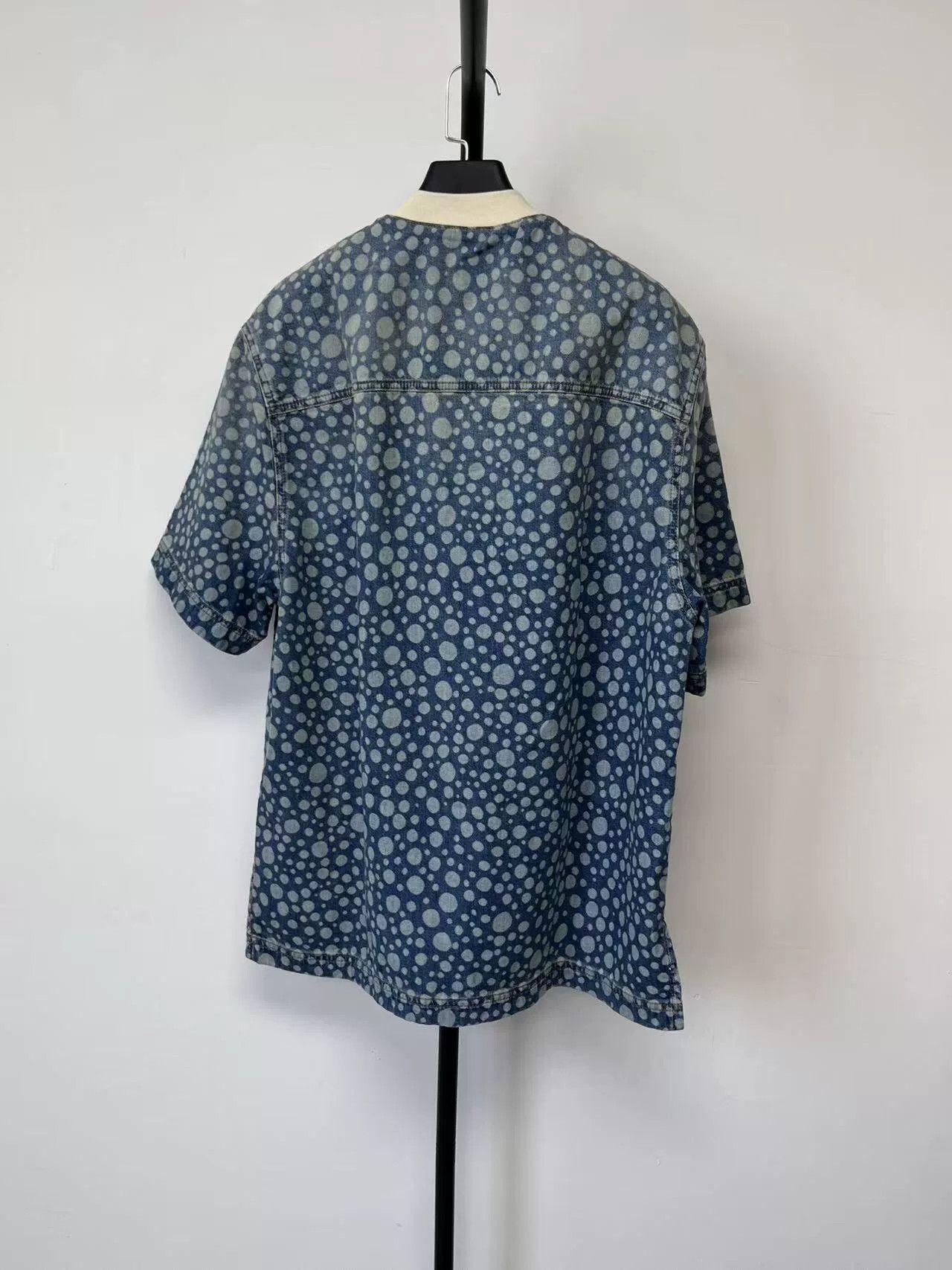 Louis Vuitton louis vuitton yayoi kusama short sleeve shirt Size US M / EU 48-50 / 2 - 2 Thumbnail