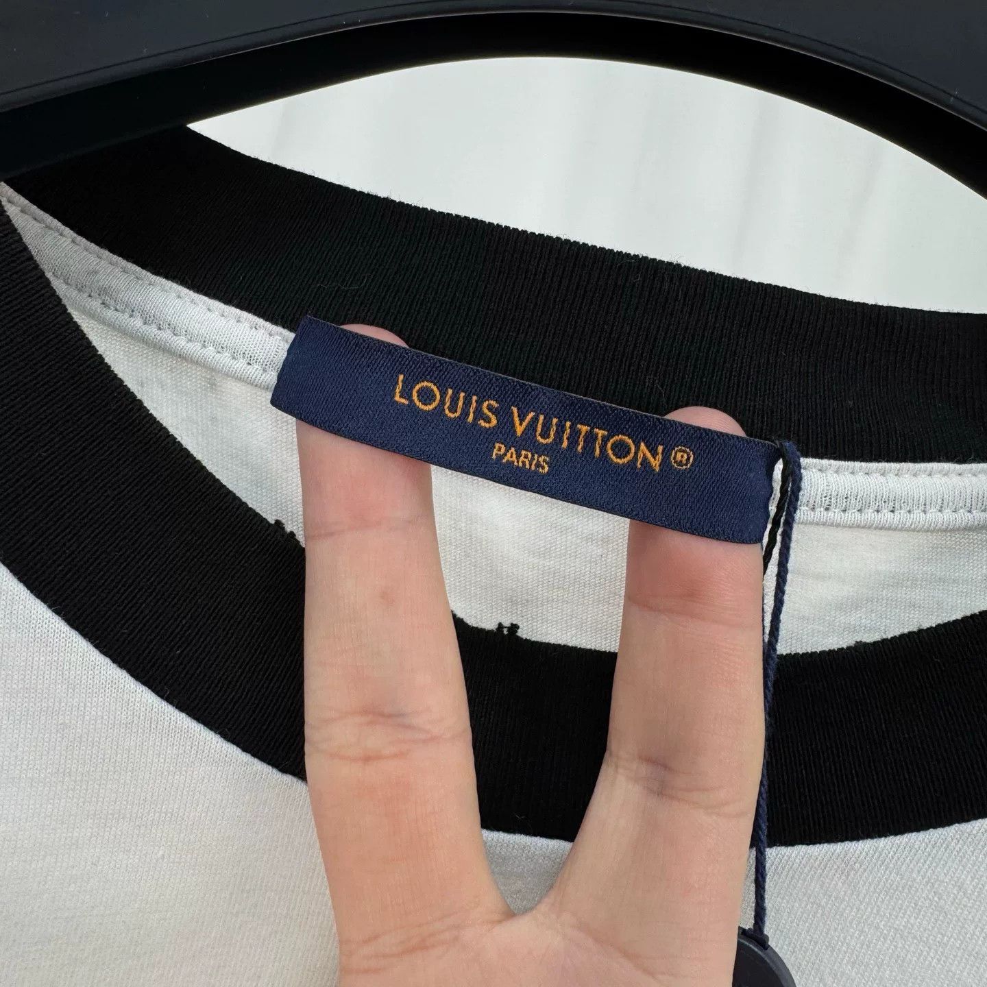 Louis Vuitton Louis Vuitton Short Sleeve Collaboration Shirt Size M / US 6-8 / IT 42-44 - 7 Thumbnail