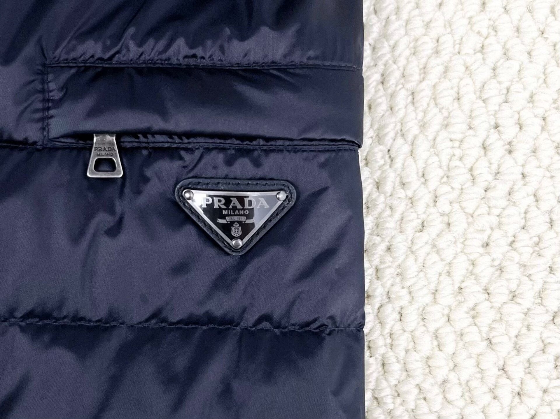 Prada prada black short puffer jacket with logo Size US M / EU 48-50 / 2 - 6 Thumbnail