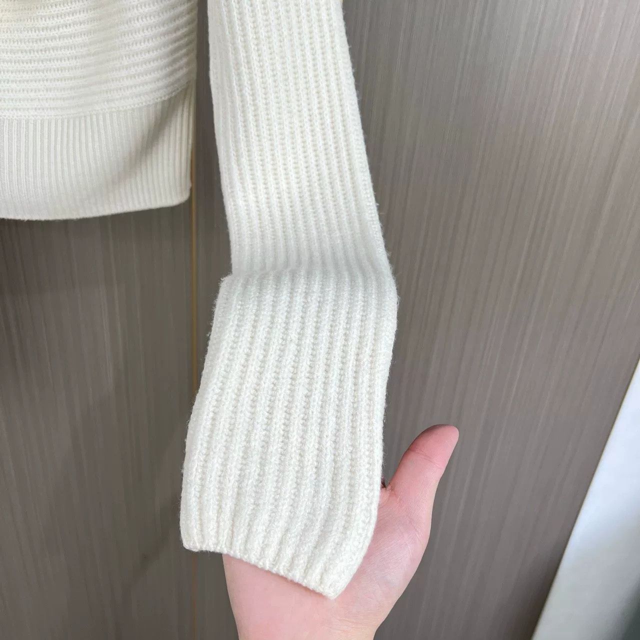 Dior Dior Off-Shoulder White Wool Sweater Size XS / US 0-2 / IT 36-38 - 4 Thumbnail