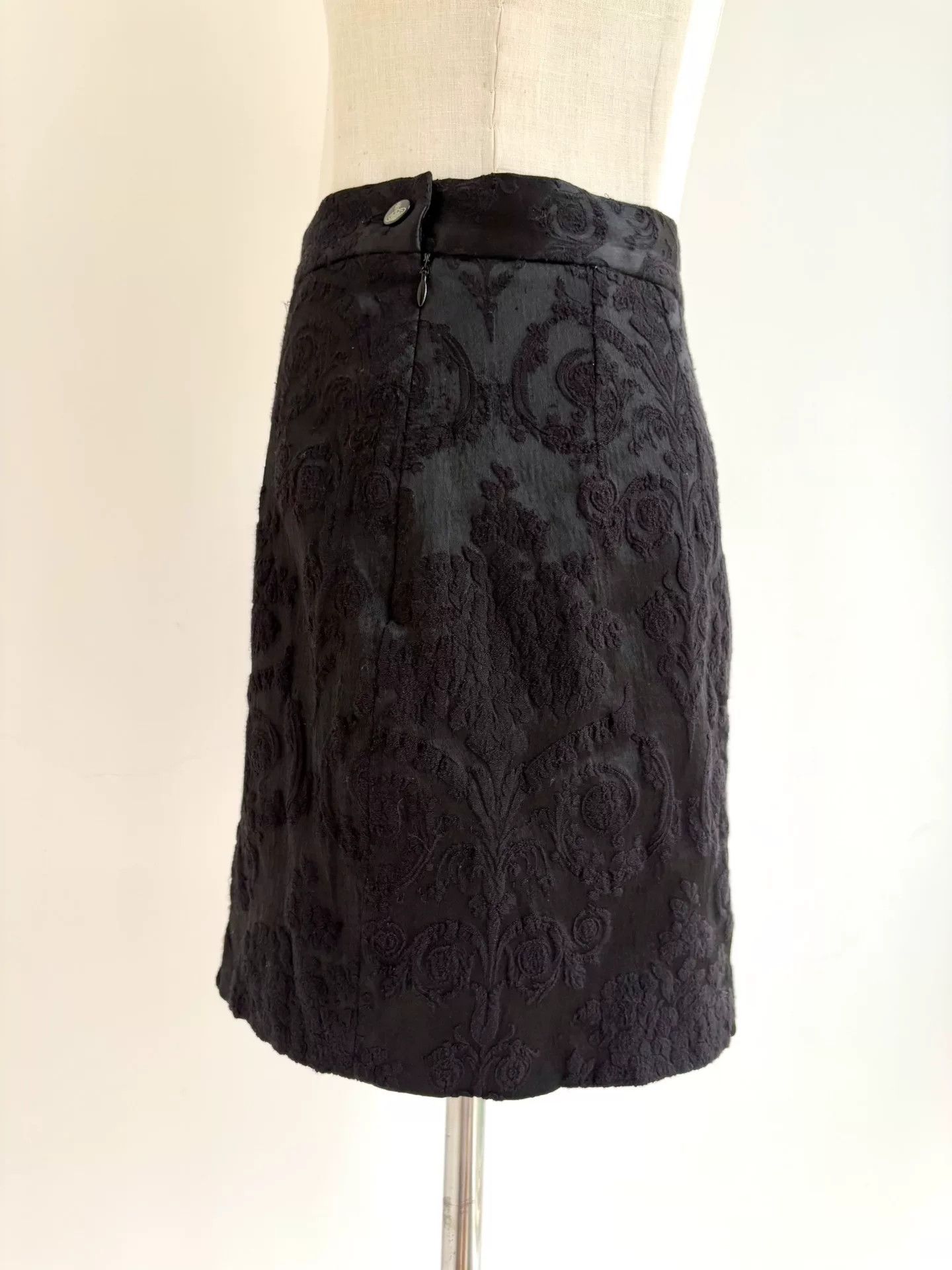 Vivienne Westwood vivienne westwood black silk embossed skirt Size 40" / US 18 - 4 Thumbnail