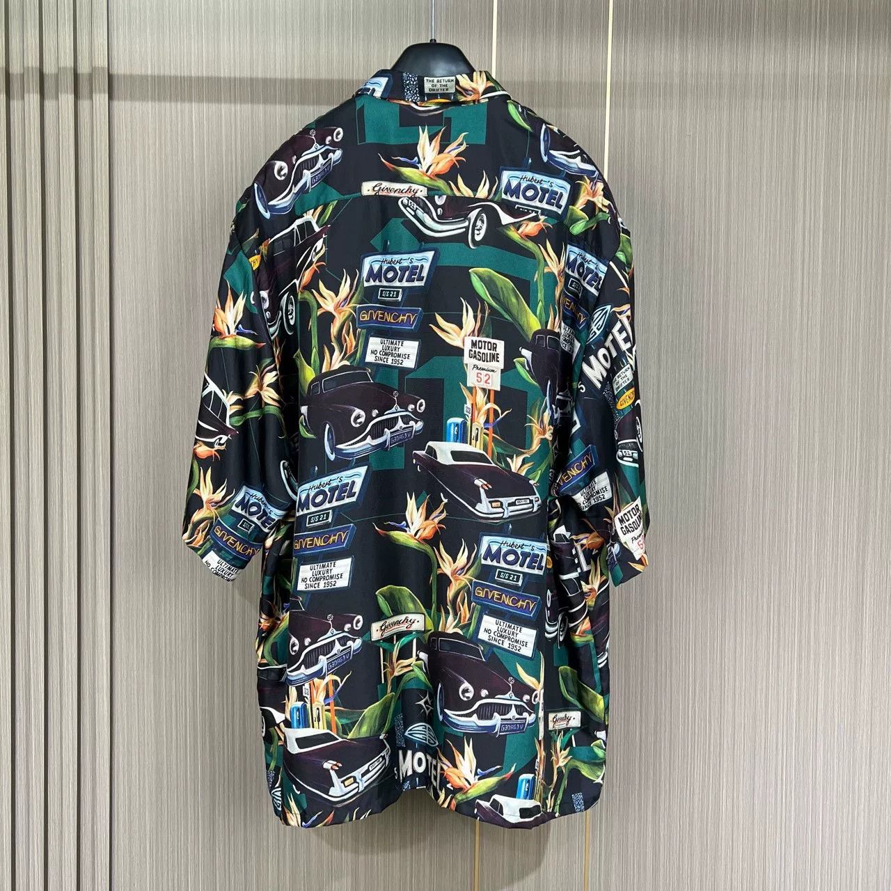 Givenchy Givenchy Silk Short Sleeve Shirt Size US M / EU 48-50 / 2 - 2 Thumbnail