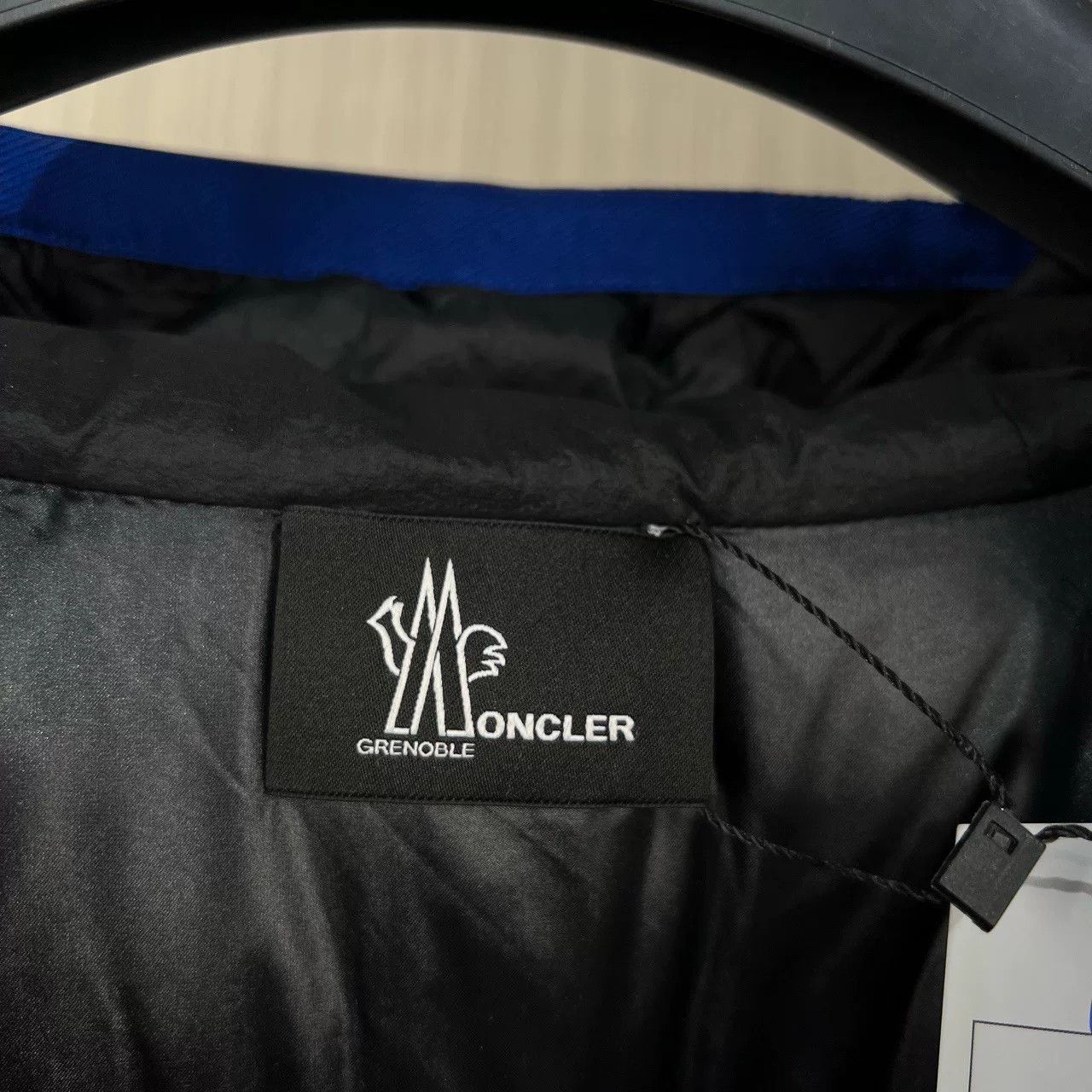 Moncler moncler new embroidered logo skiing down jacket Size US M / EU 48-50 / 2 - 6 Thumbnail