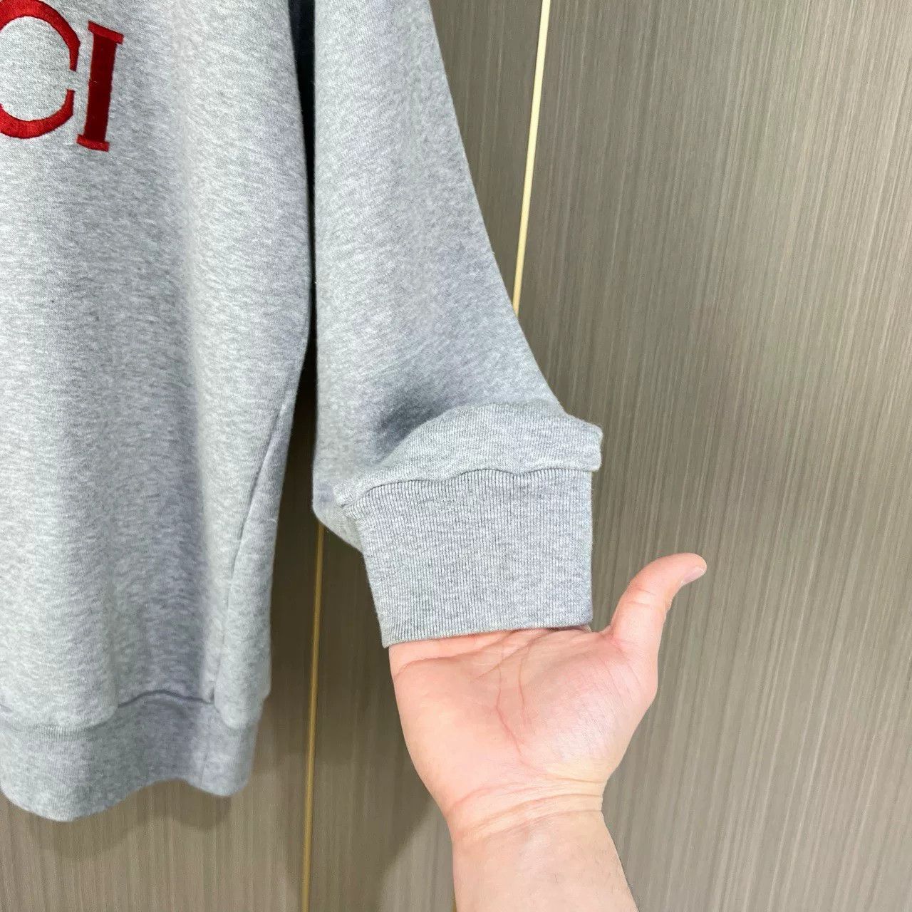 Gucci gucci embroidered grey sweatshirt with logo Size US L / EU 52-54 / 3 - 4 Thumbnail