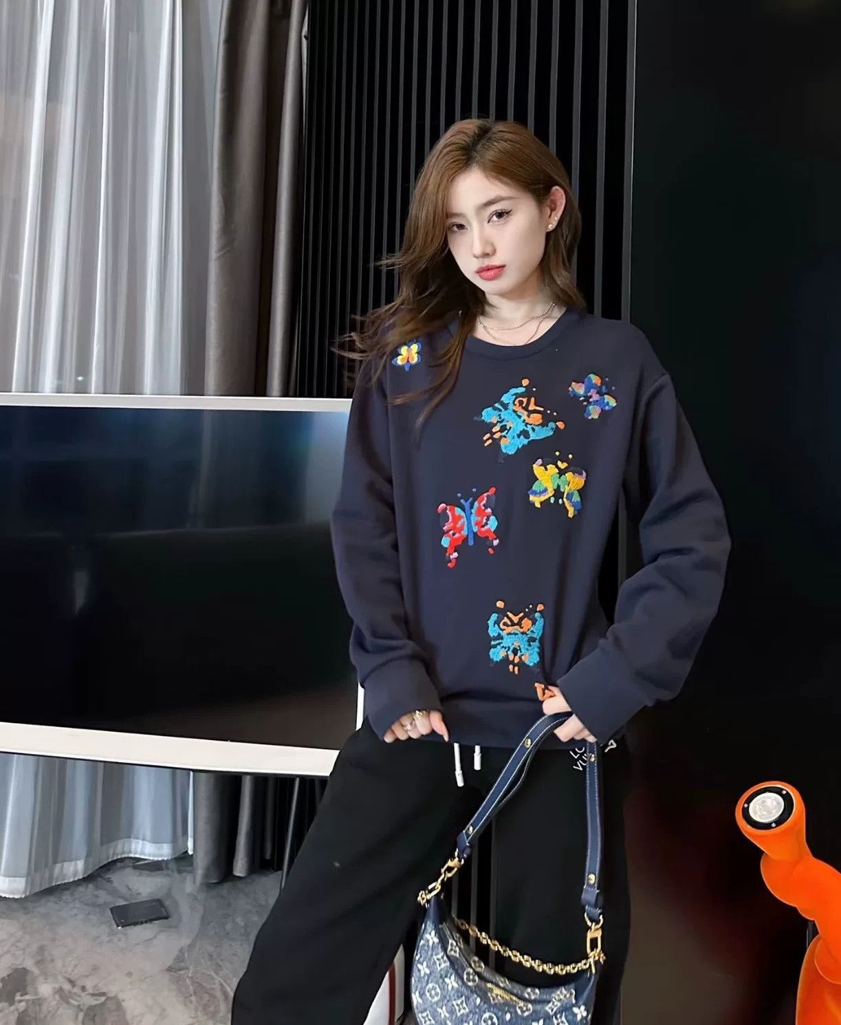 Louis Vuitton louis vuitton navy sweatshirt with butterfly logo Size S / US 4 / IT 40 - 8 Thumbnail