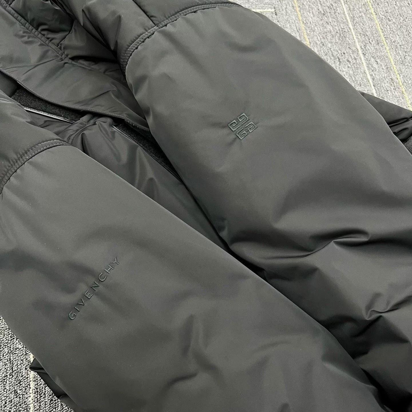 Givenchy Givenchy Embroidered Belted Down Jacket Size US XXL / EU 58 / 5 - 4 Thumbnail
