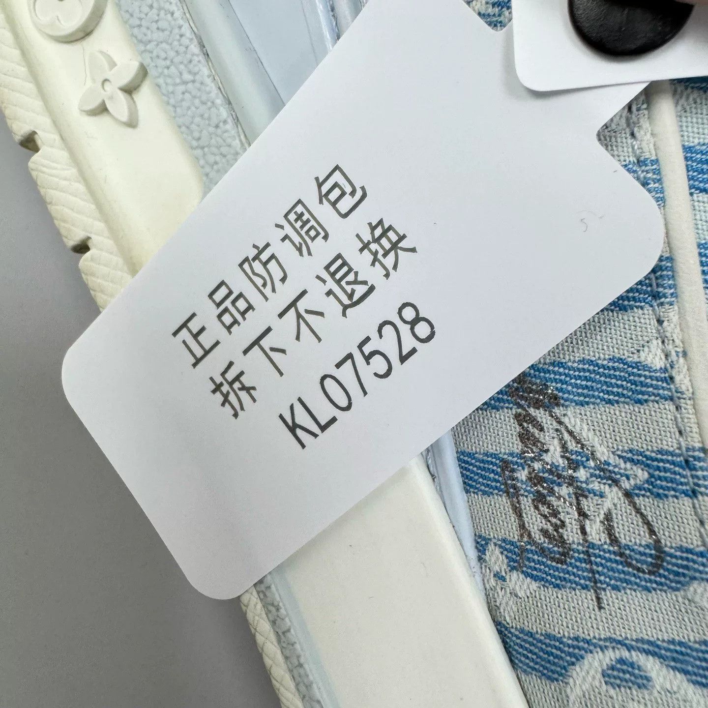 Louis Vuitton louis vuitton blue white striped trainer shoes Size US 7 / EU 40 - 7 Thumbnail