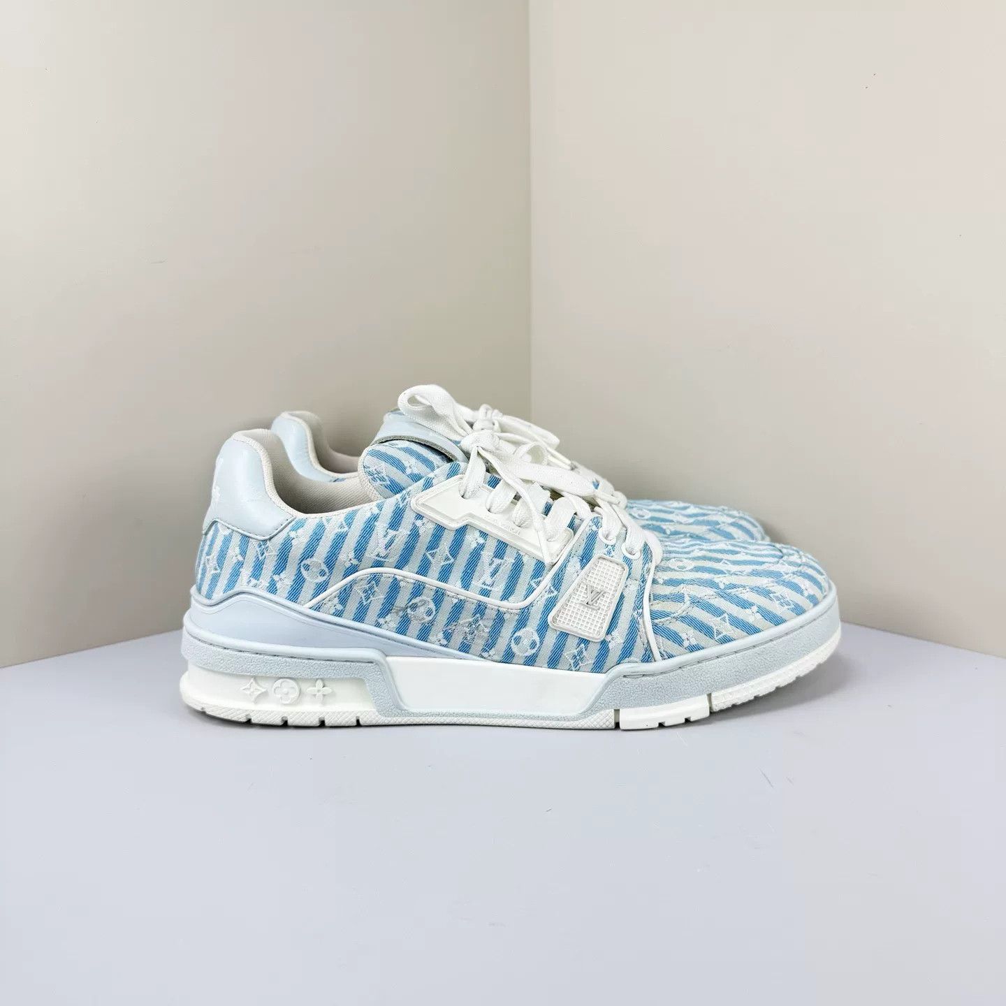 Louis Vuitton louis vuitton blue white striped trainer shoes Size US 7 / EU 40 - 4 Thumbnail