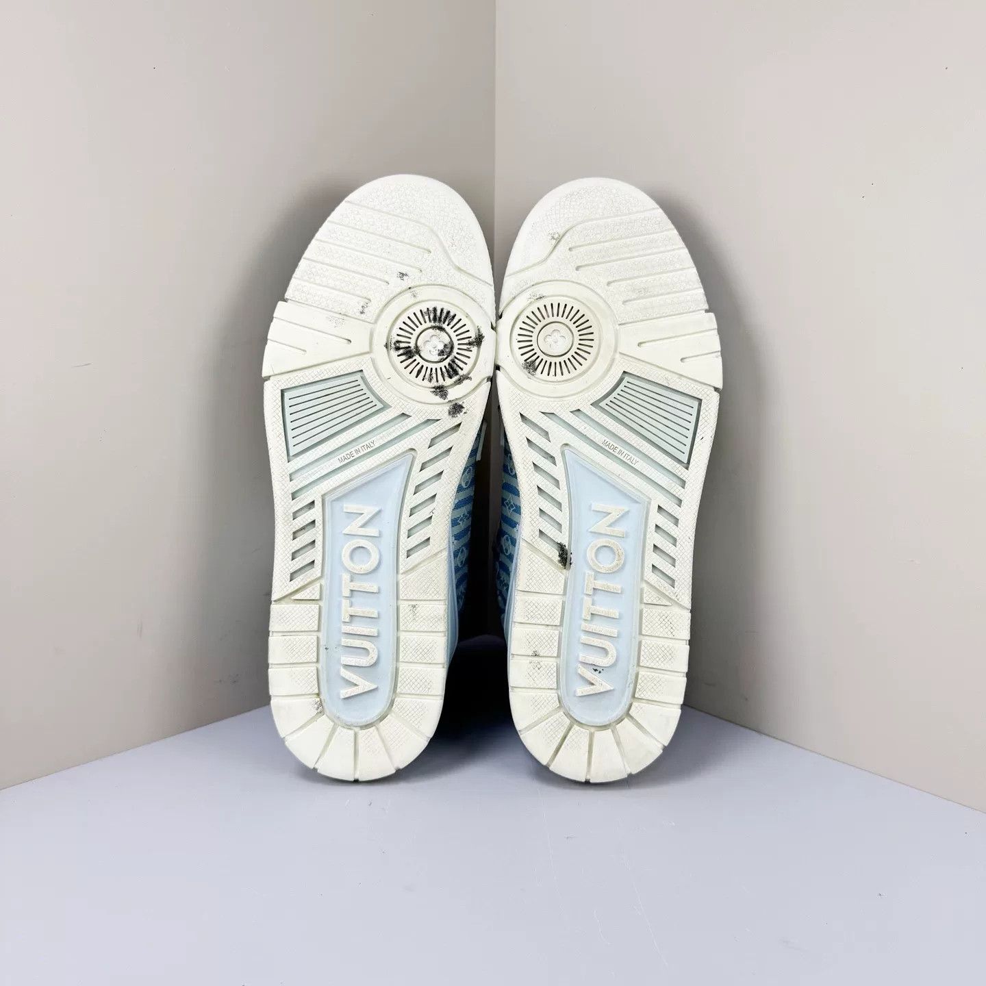 Louis Vuitton louis vuitton blue white striped trainer shoes Size US 7 / EU 40 - 5 Thumbnail