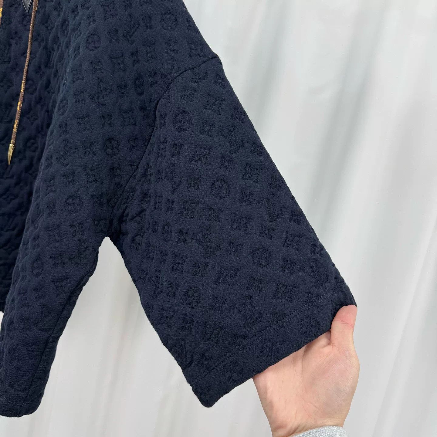 Louis Vuitton Louis Vuitton 3D Embossed Hoodie Sweatshirt Size S / US 4 / IT 40 - 4 Thumbnail