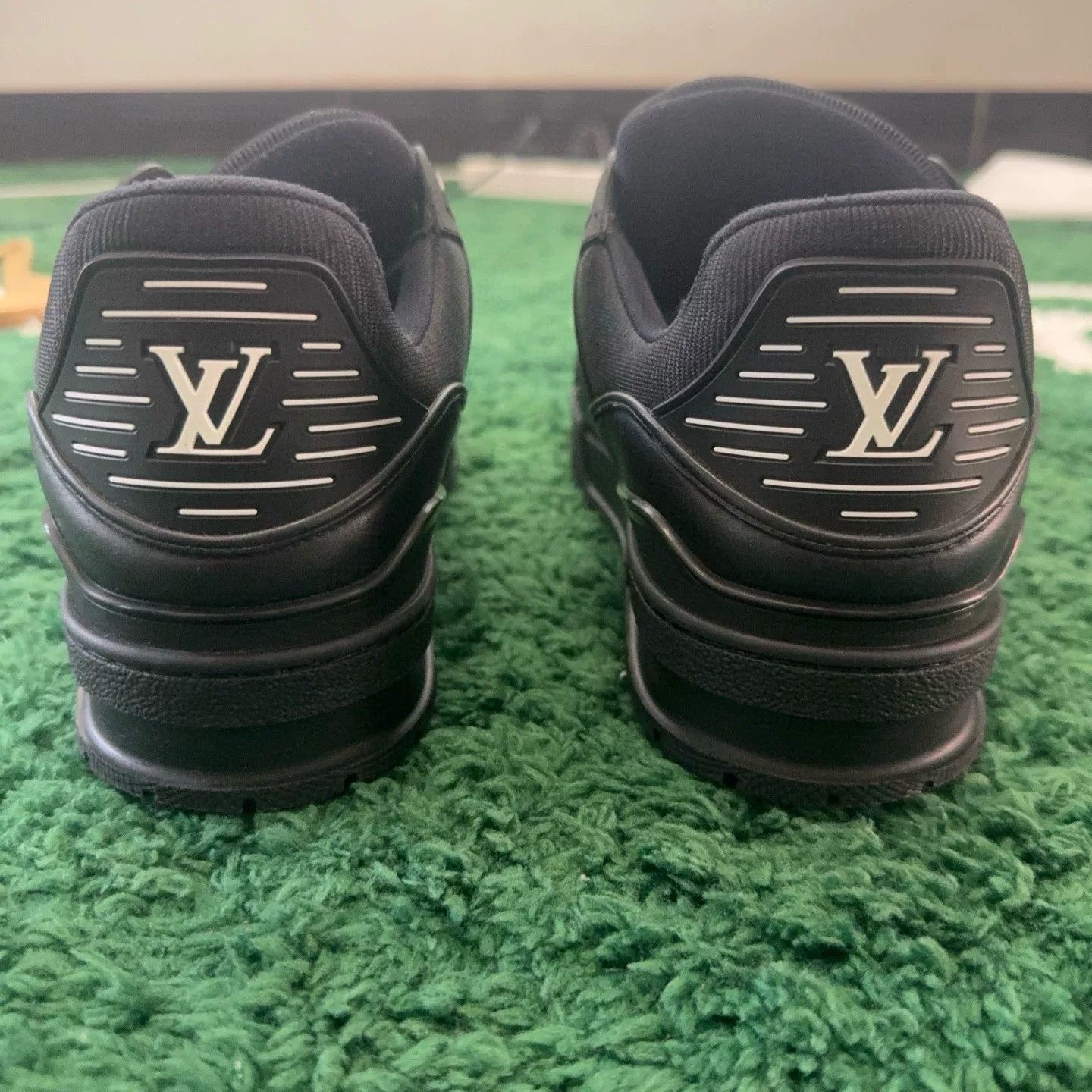 Louis Vuitton louis vuitton black trainer low-top sneakers Size US 9 / EU 42 - 3 Thumbnail