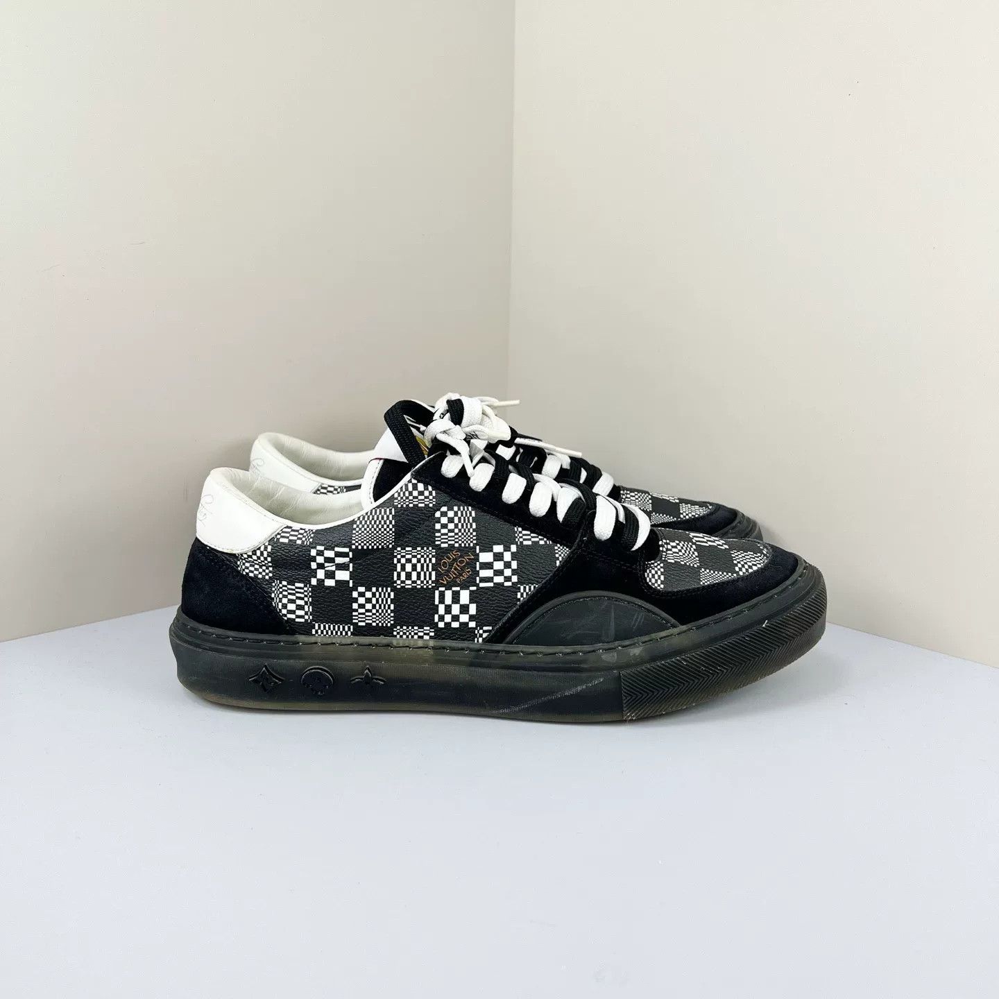 Louis Vuitton louis vuitton ollie black checkerboard sneakers Size US 7 / EU 40 - 4 Thumbnail