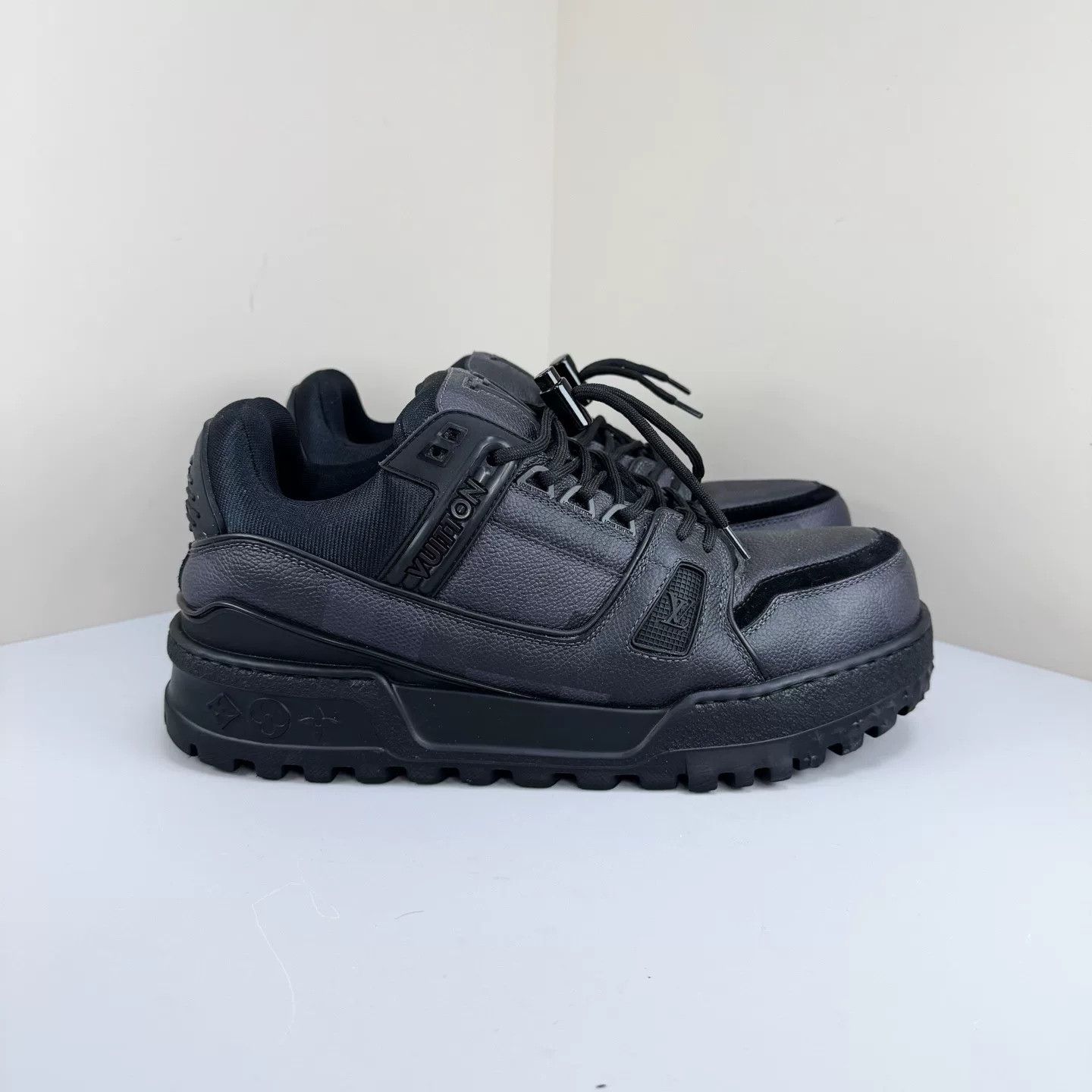 Louis Vuitton louis vuitton chunky trainer in black Size US 7.5 / EU 40-41 - 4 Thumbnail