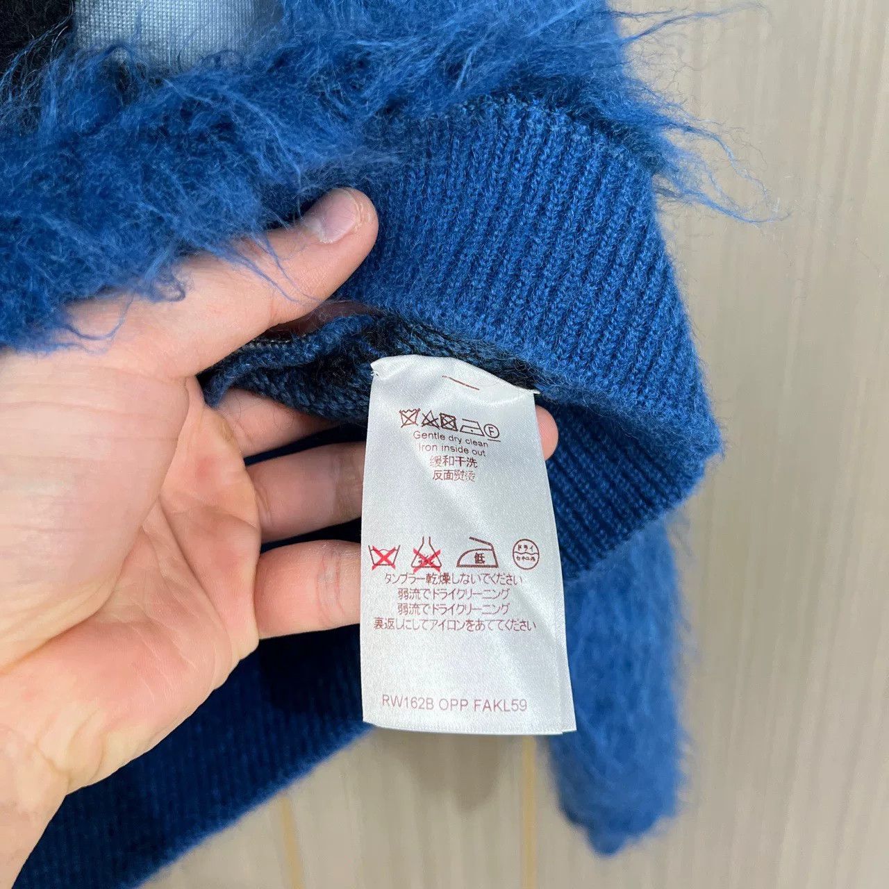 Louis Vuitton louis vuitton blue mohair sweater with patches Size US M / EU 48-50 / 2 - 6 Thumbnail