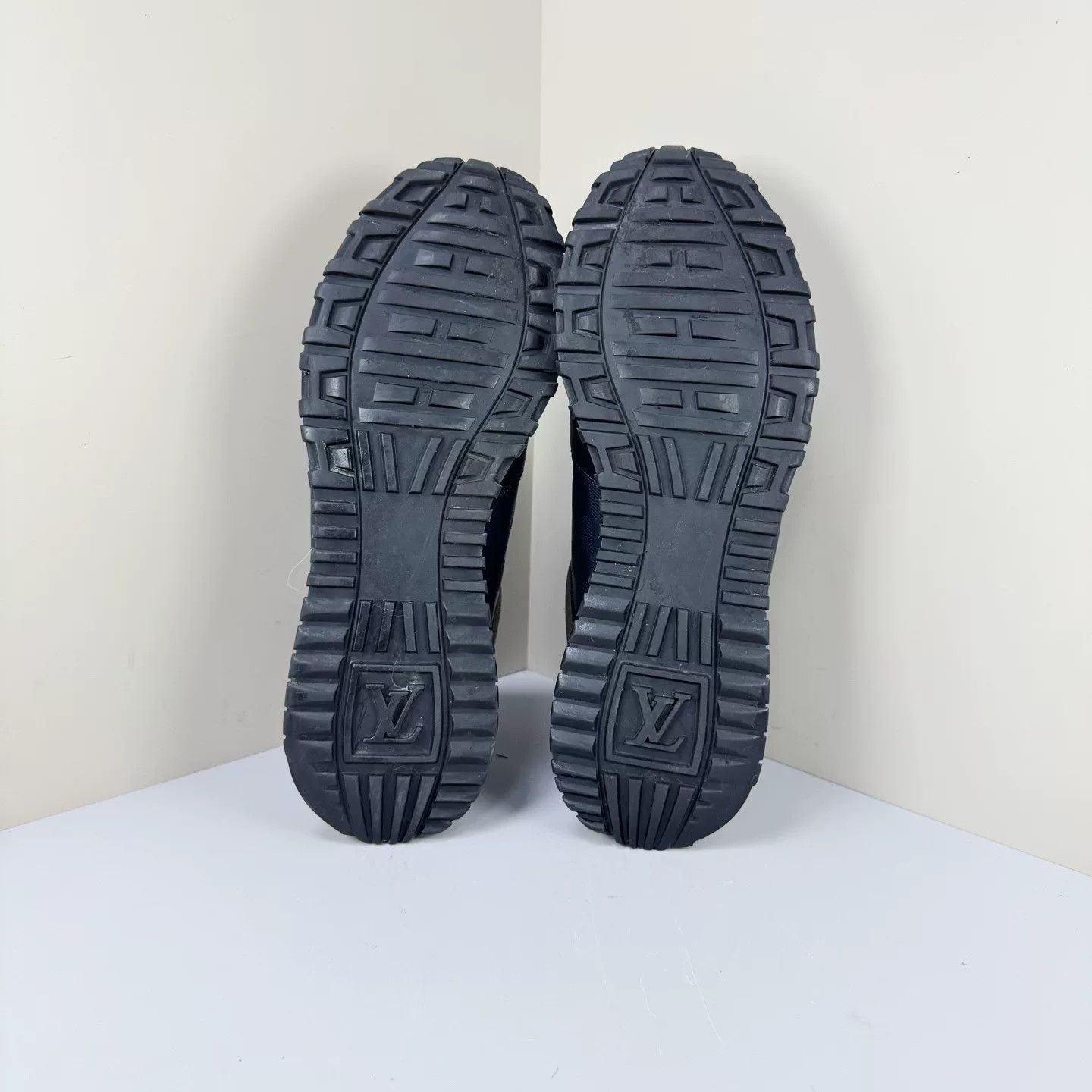 Louis Vuitton louis vuitton checkerboard suede casual shoes Size US 7 / EU 40 - 4 Thumbnail