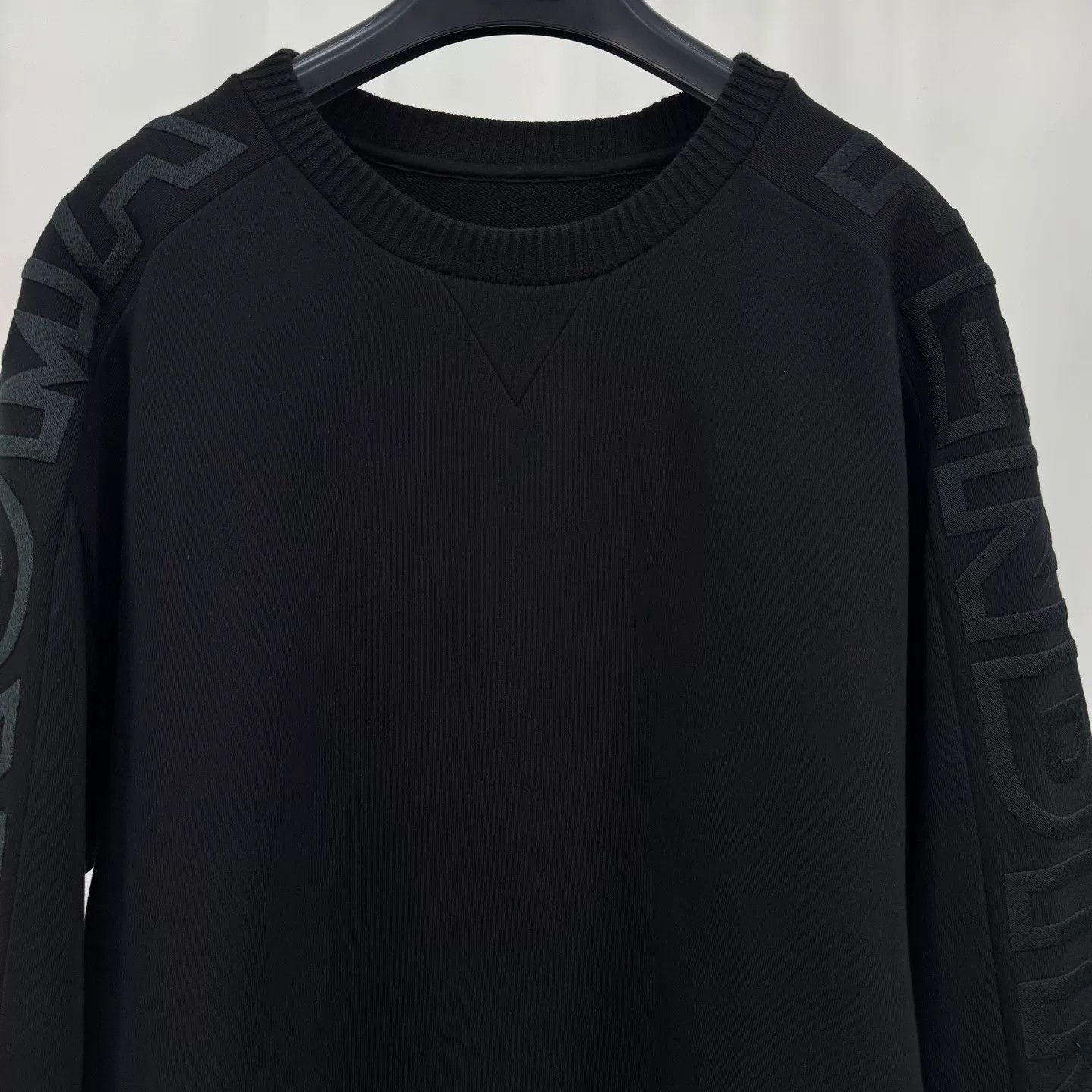 Fendi fendi embroidered logo sweatshirt in black Size US M / EU 48-50 / 2 - 3 Thumbnail