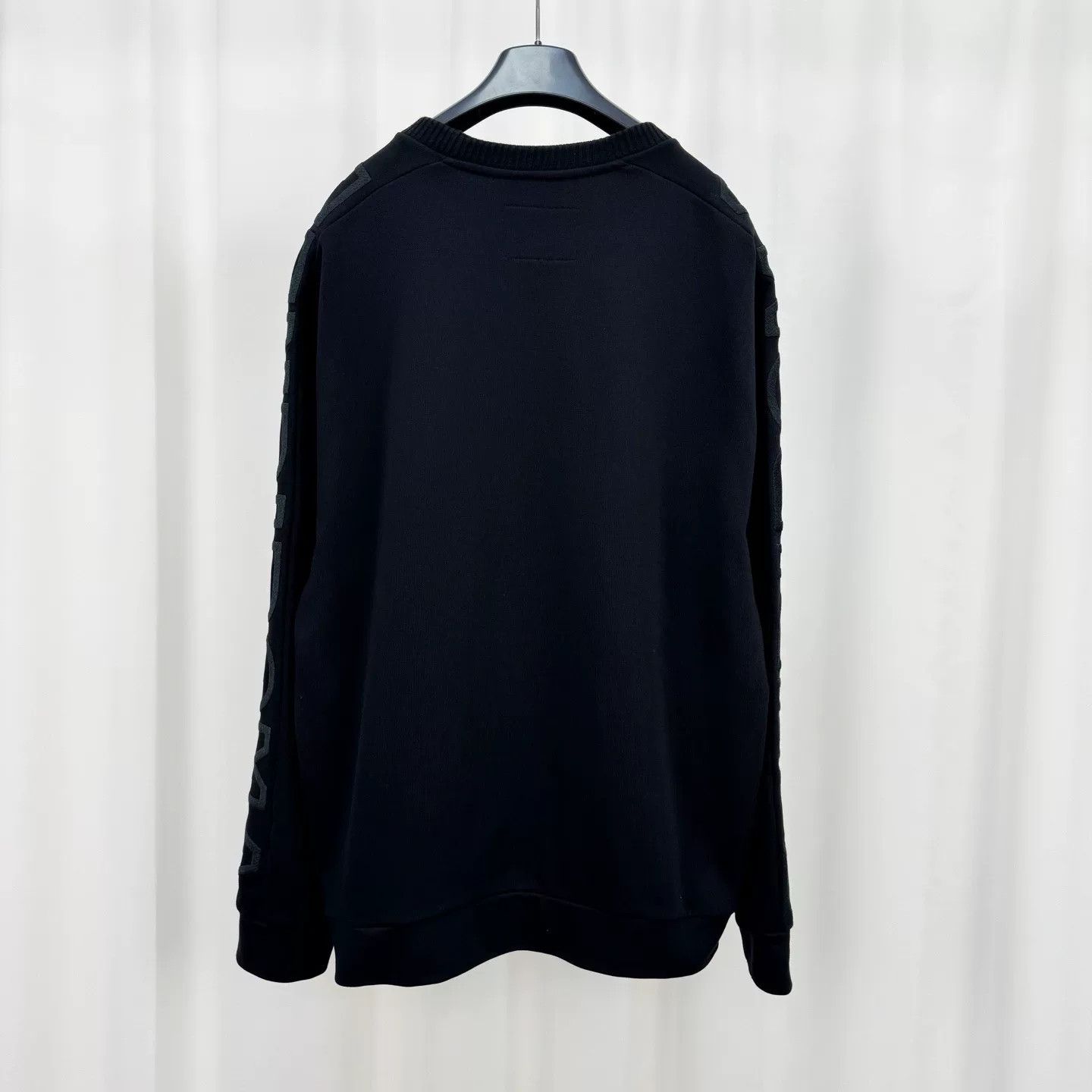 Fendi fendi embroidered logo sweatshirt in black Size US M / EU 48-50 / 2 - 2 Thumbnail