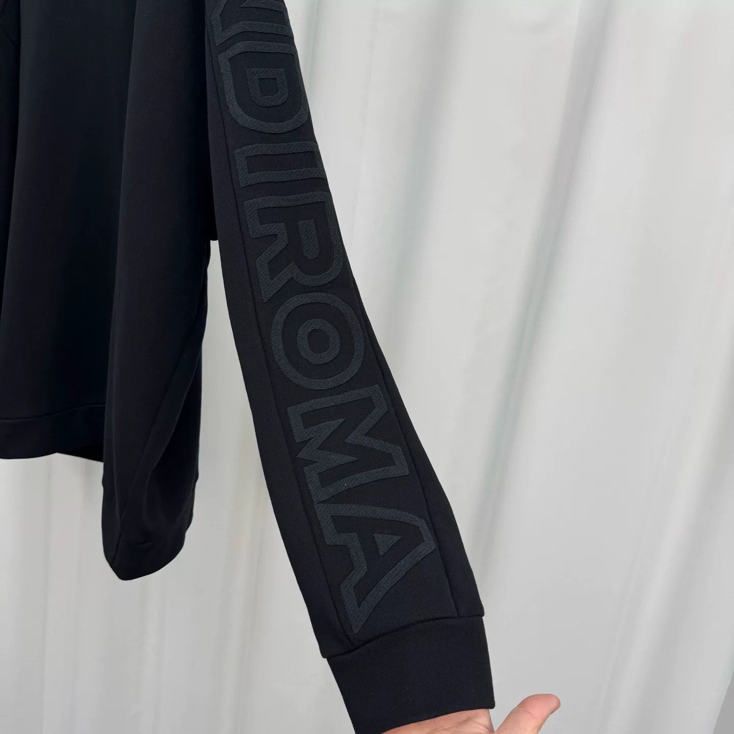 Fendi fendi embroidered logo sweatshirt in black Size US M / EU 48-50 / 2 - 4 Thumbnail