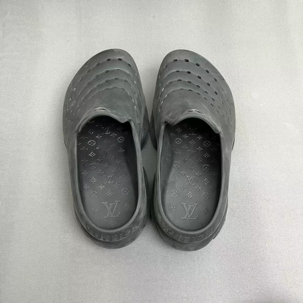 Louis Vuitton louis vuitton black shark bottom shoes Size US 8 / EU 41 - 6 Thumbnail