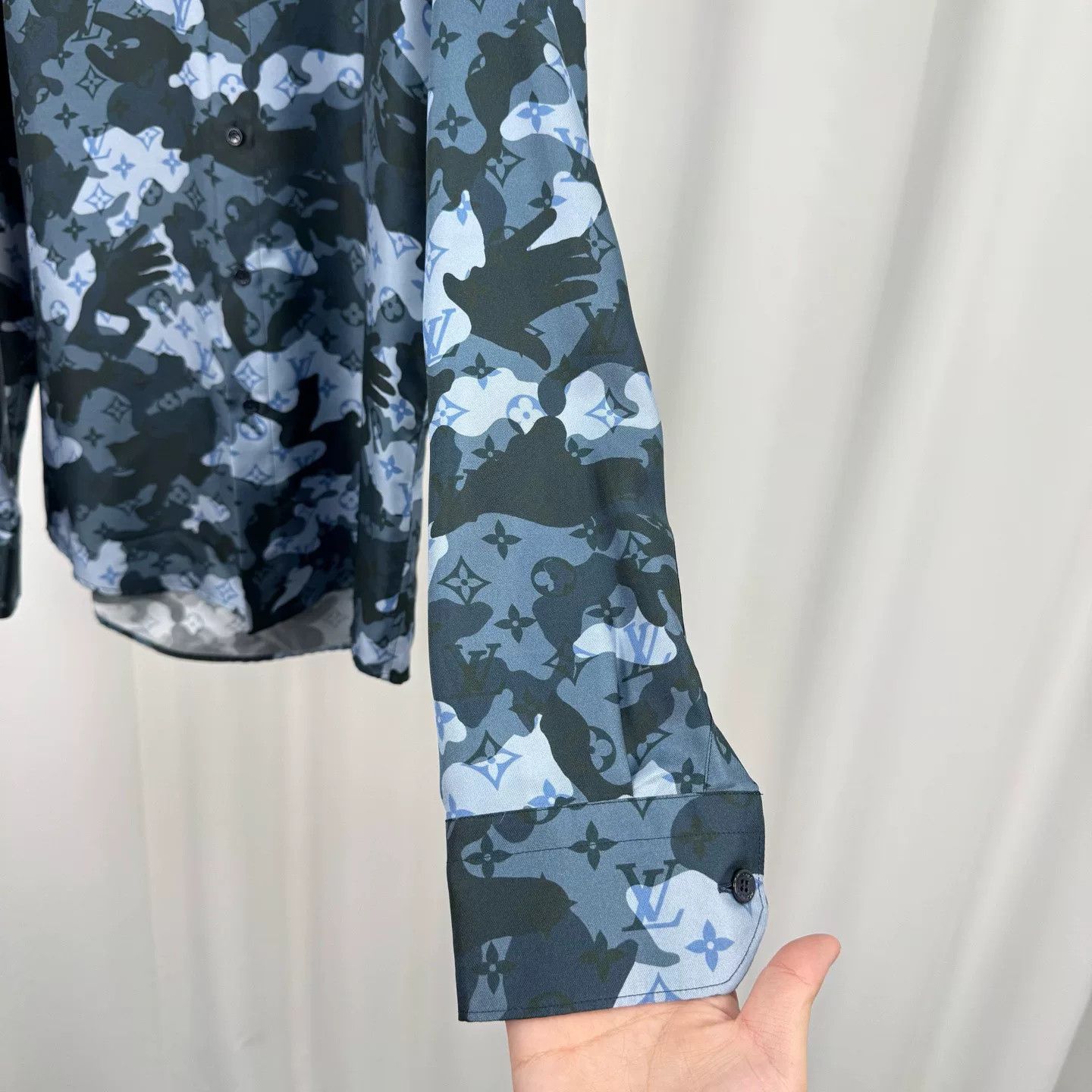 Louis Vuitton camouflage silk shirt by Louis Vuitton Size US M / EU 48-50 / 2 - 3 Thumbnail