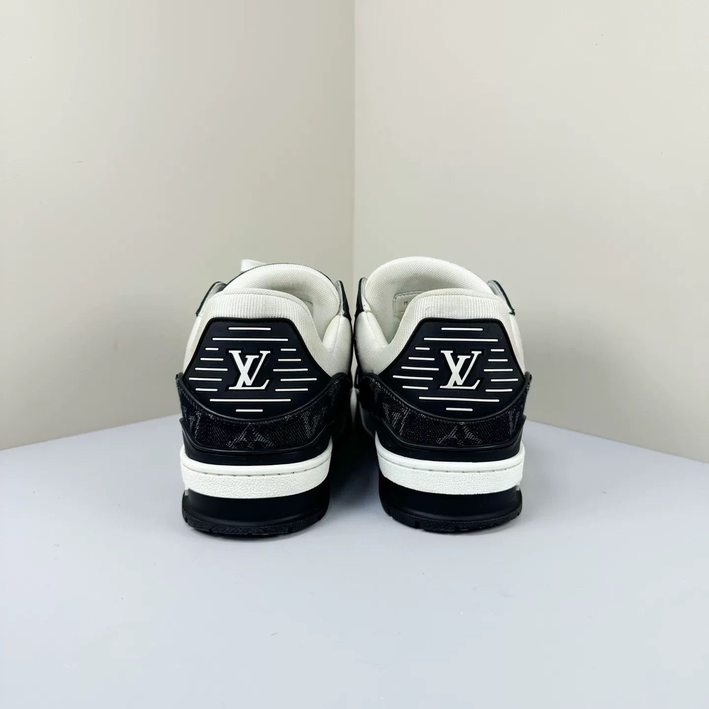 Louis Vuitton louis vuitton black monogram trainer sneakers Size US 6 / EU 39 - 3 Thumbnail