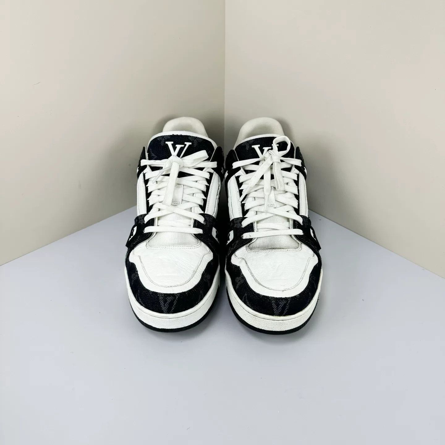 Louis Vuitton louis vuitton black monogram trainer sneakers Size US 6 / EU 39 - 2 Thumbnail