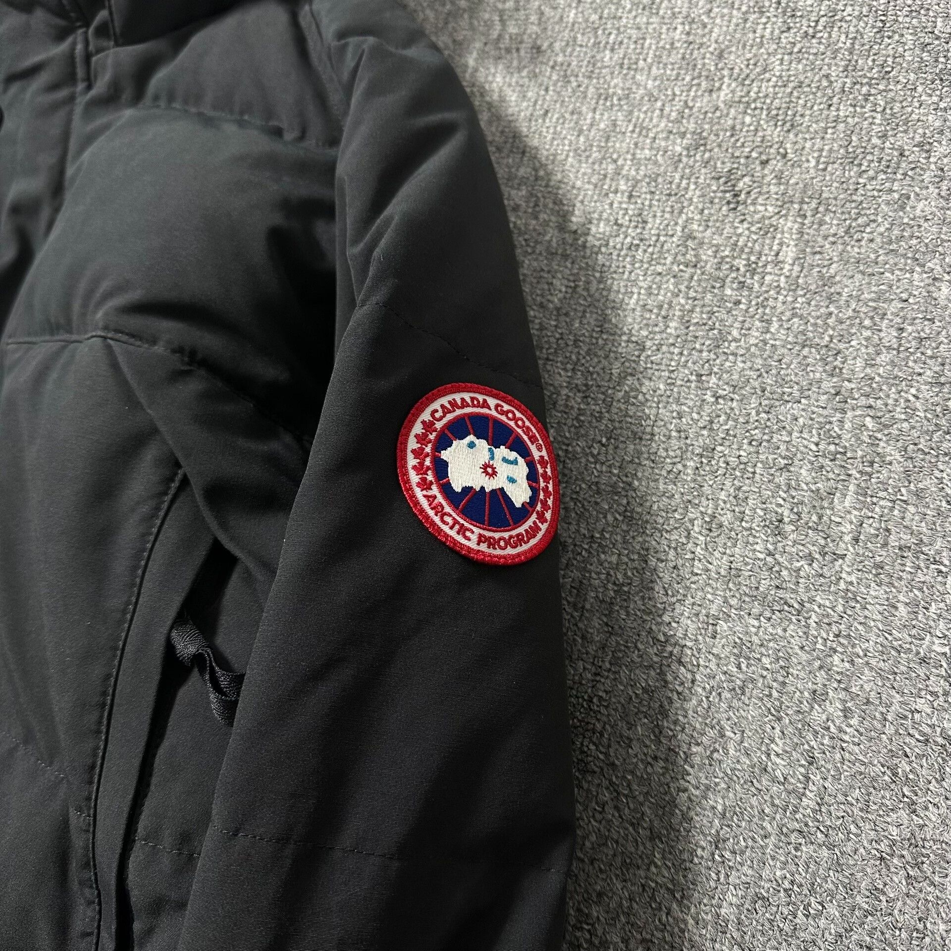 Canada Goose canada goose orange parka jacket for men Size US L / EU 52-54 / 3 - 3 Thumbnail