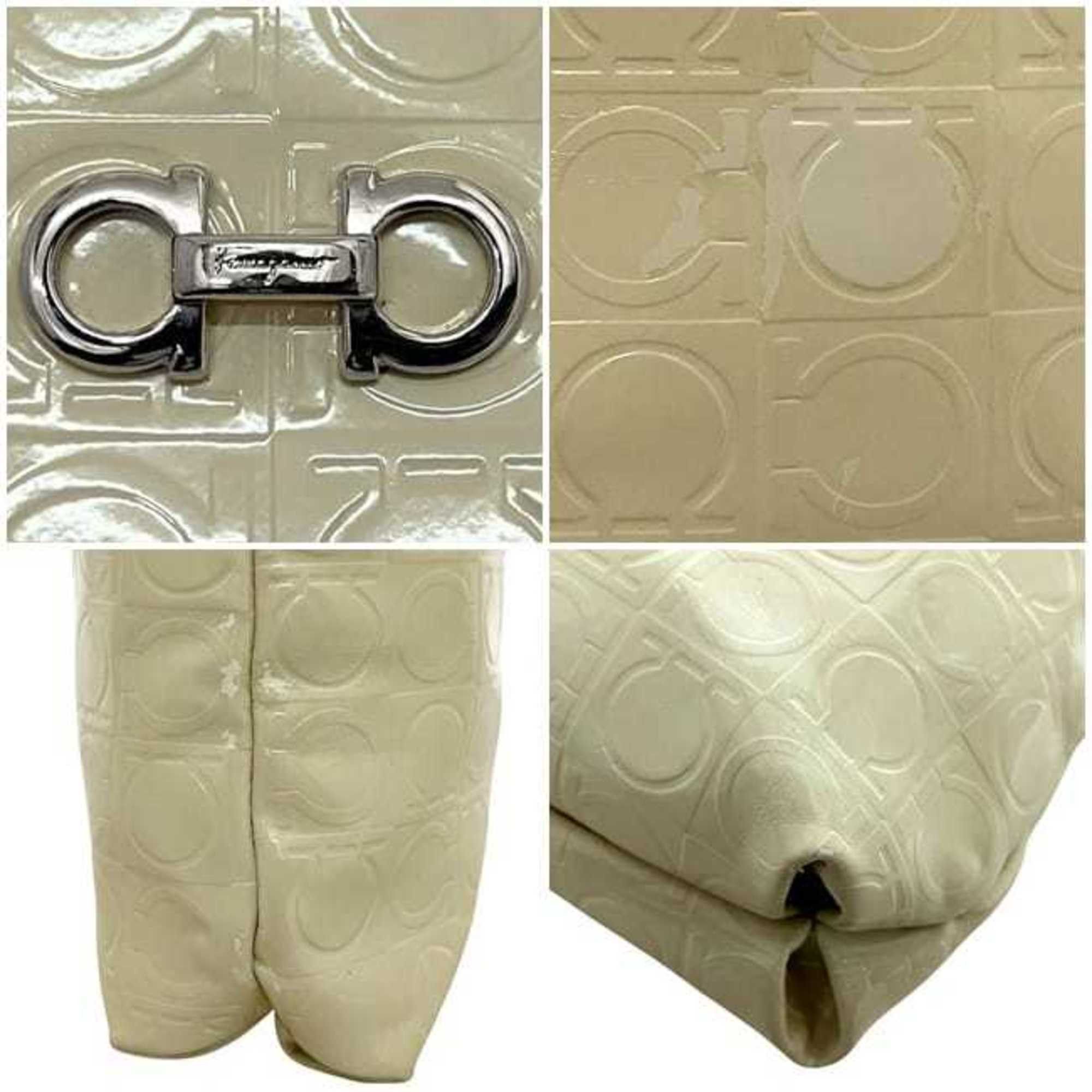 Salvatore Ferragamo Salvatore Ferragamo shoulder bag ec-24801 cream white Gancini AU-21 B492 crossbody in patent leather, one-tone Size ONE SIZE - 8 Thumbnail
