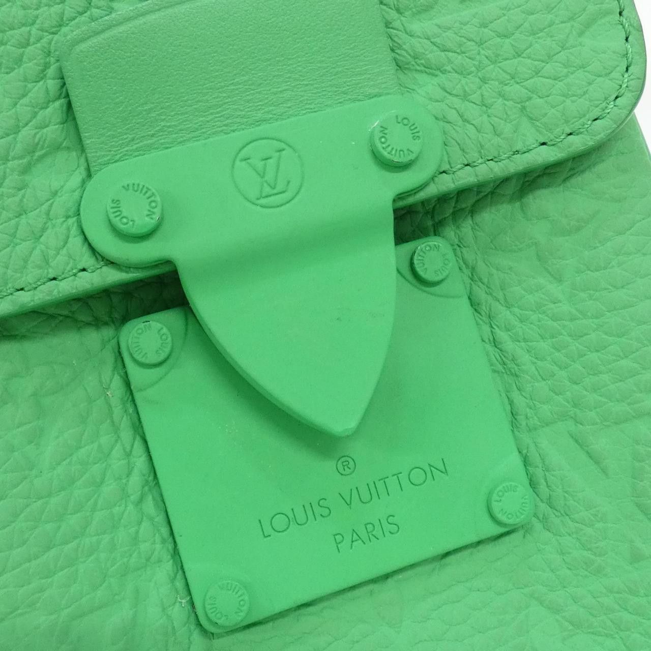 Louis Vuitton Louis Vuitton Louis Vuitton S Lock Vertical Wearable Wallet Monogram Taurillon Shoulder Bag Leather Shoulder Bag M81525 DUTY FREE for USA Size ONE SIZE - 4 Thumbnail