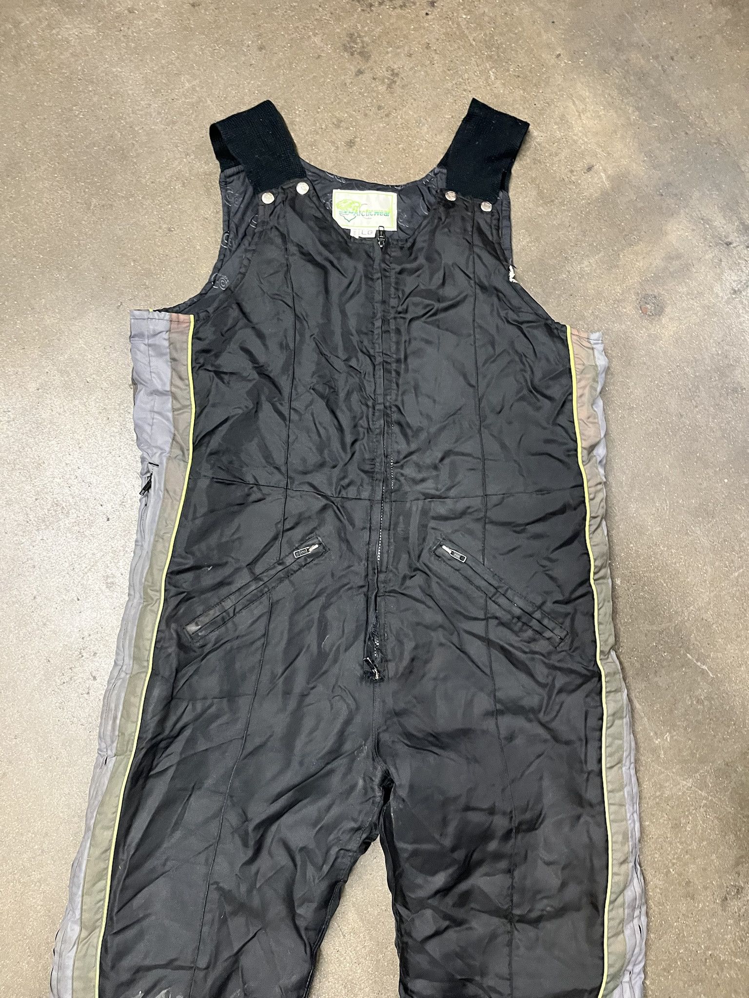 Vintage Vintage 1980s Quilted Snow Bibs Snowpant Overalls Distreessed Size L Size US L / EU 52-54 / 3 - 2 Thumbnail