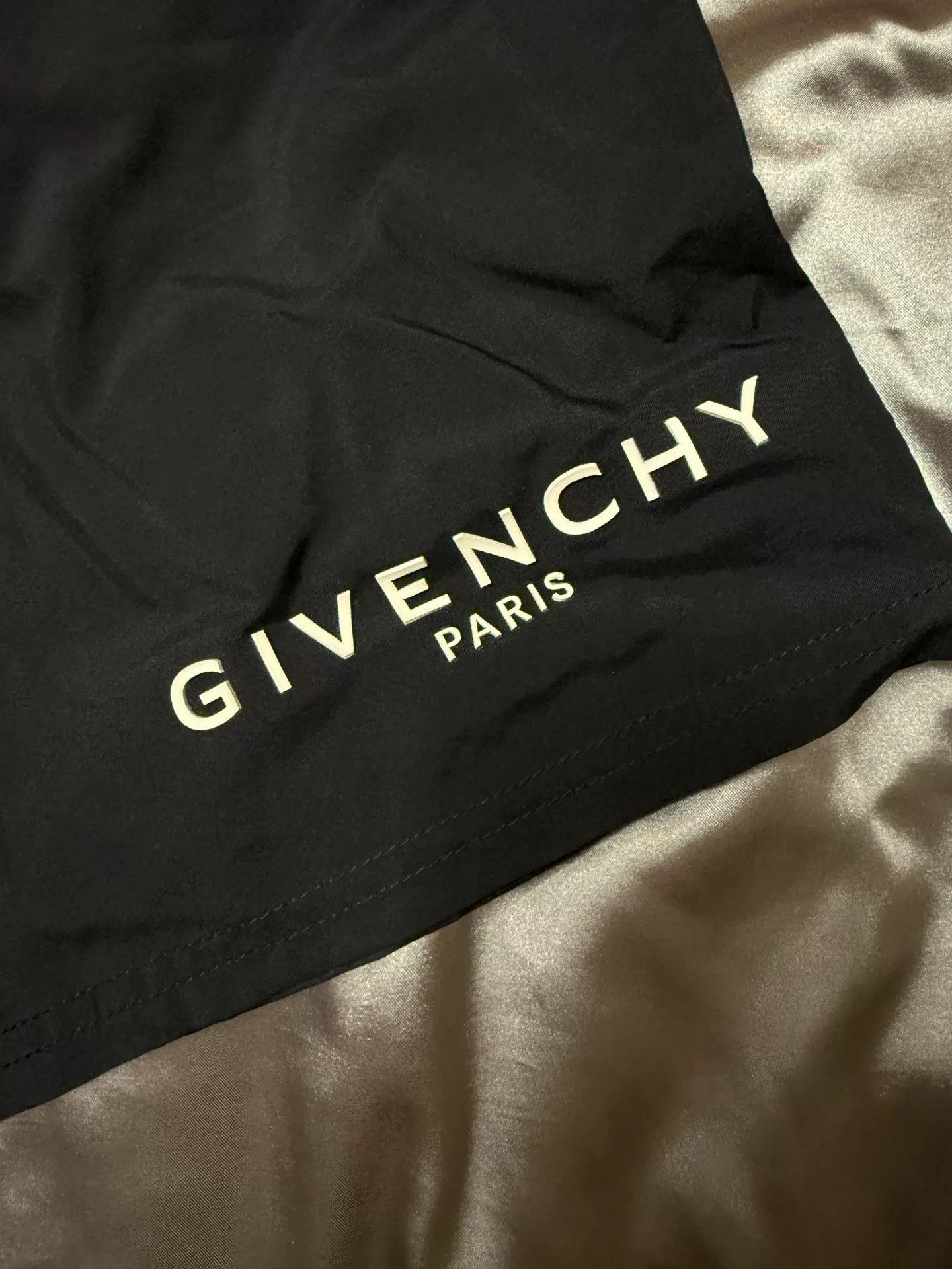 Givenchy givenchy logo nylon athletic shorts Size US 34 / EU 50 - 2 Thumbnail