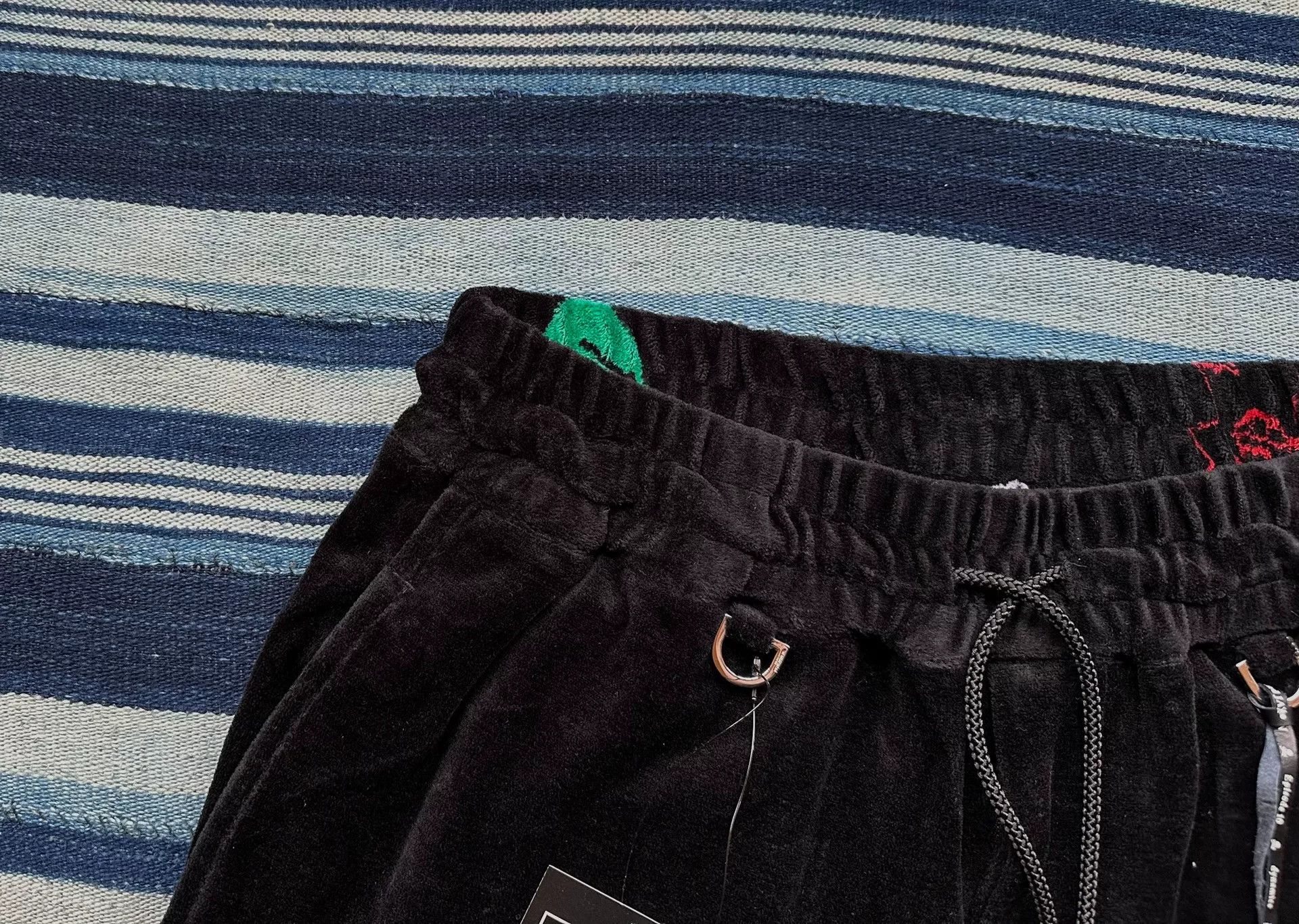 MMW mastermind japan velvet skull graffiti shorts Size US 31 - 4 Thumbnail