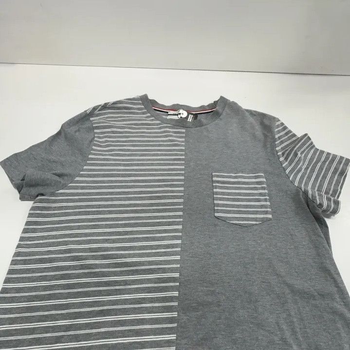 Thom Browne Thom Browne SS22 Grey Striped Short Sleeve T-Shirt Size US S / EU 44-46 / 1 - 9 Thumbnail