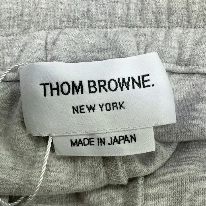 Thom Browne Thom Browne Grey Striped Shorts for Men Size US 26 / EU 42 - 4 Thumbnail