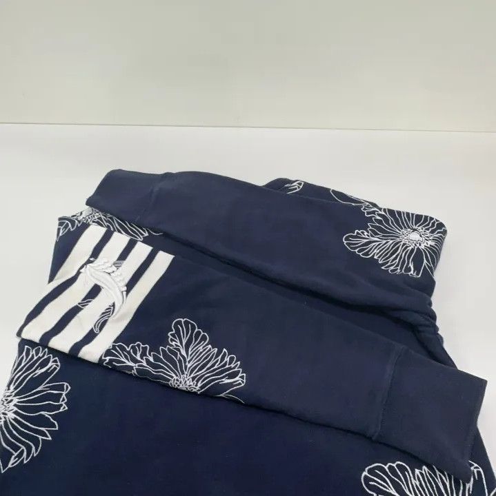 Thom Browne Thom Browne Floral Embroidered Crewneck Sweatshirt Size US M / EU 48-50 / 2 - 14 Thumbnail