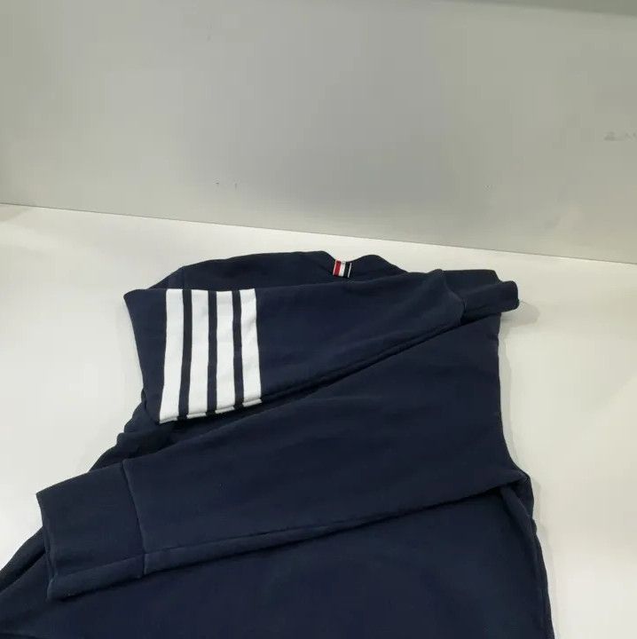 Thom Browne Thom Browne Classic V-Neck Cotton Sweater Size US S / EU 44-46 / 1 - 14 Thumbnail